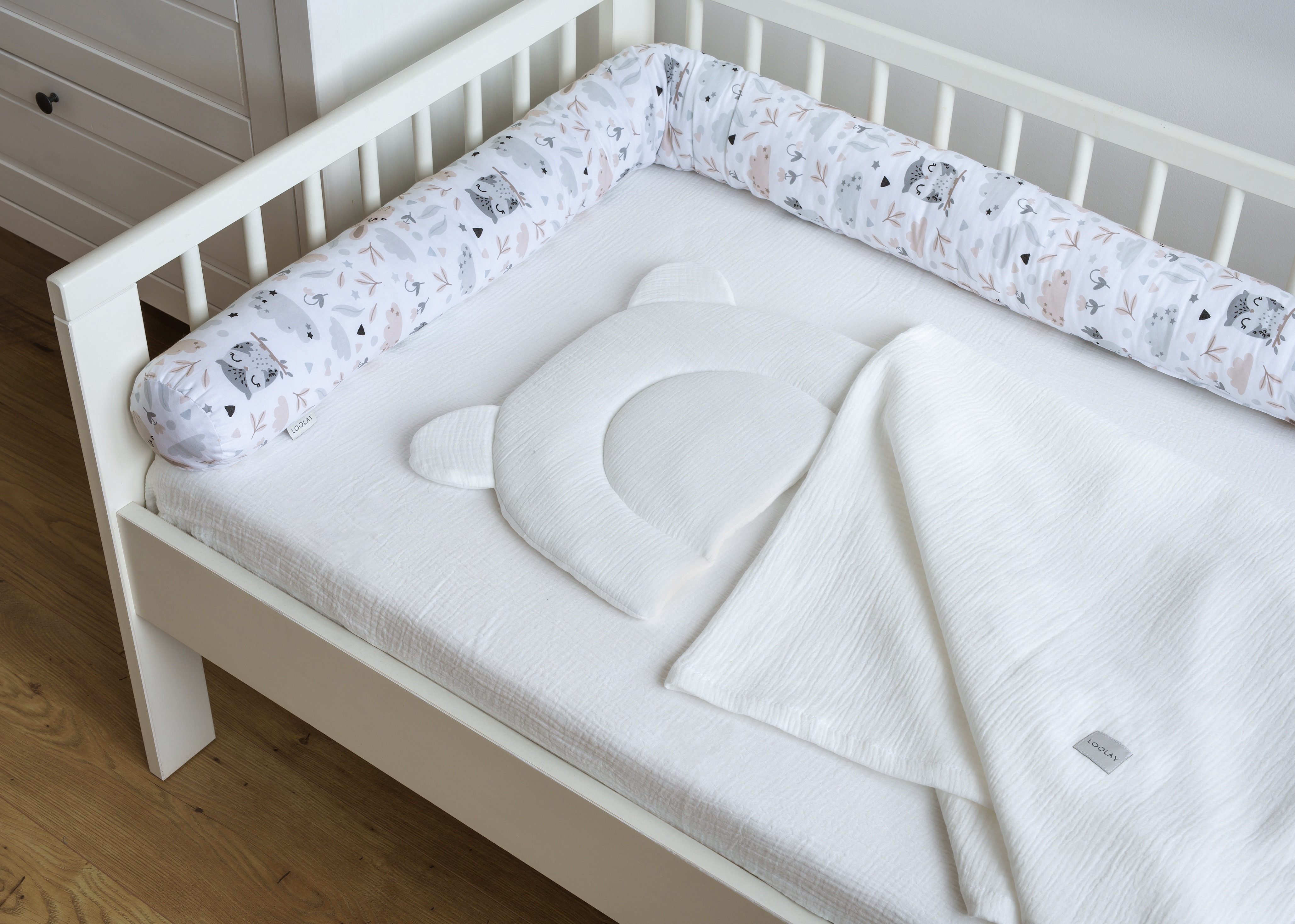 Loolay Nestchenschlange HASE EULE Beige Weiß Baumwolle Multifunktion PREMIUM Bettschlange, (Bettumrandung Krabbeldecke Babybett Umrandung Schlange Bett Kopfschutz, Zierkissen Bettrolle Dekokissen Zugluftstopper - Super GESCHENK), LOOLAY® - 100% Europäische Stoffe und Kleinserien-Nähen!