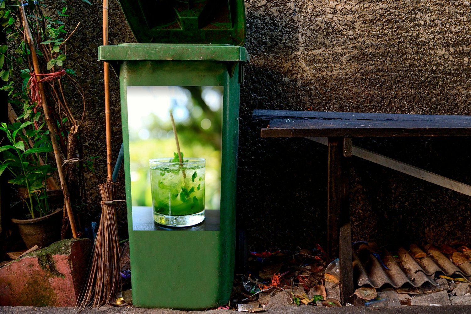 MuchoWow Wandsticker Nahaufnahme Abfalbehälter Glas St), Mülleimer-aufkleber, Mojito-Cocktails Container, eines (1 Sticker, Mülltonne, im