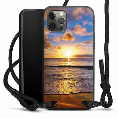DeinDesign Handyhülle Meer Sonnenuntergang Strand Strand, Apple iPhone 12 Pro Max Premium Handykette Hülle mit Band