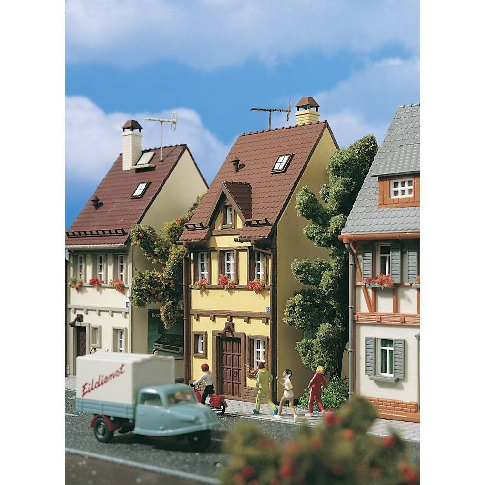 Vollmer Modelleisenbahn-Gebäude H0 Wohnhaus Bahnhofstraße 13 43671