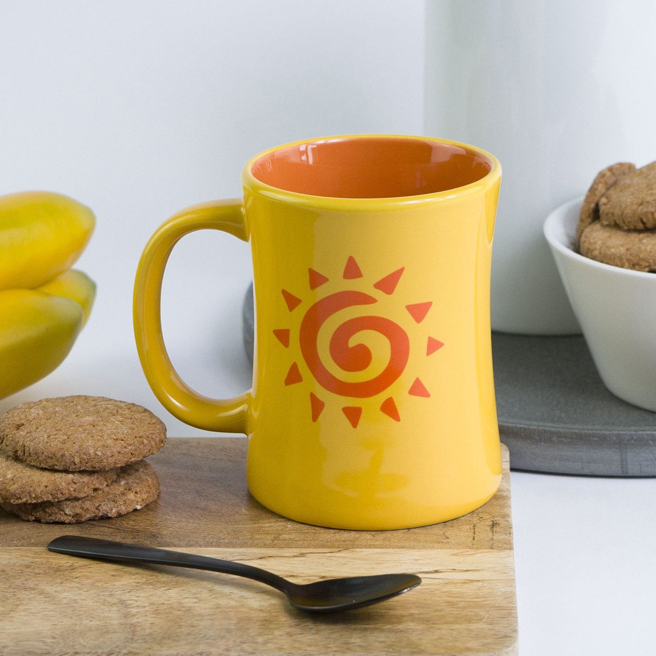Geda Labels GmbH Tasse Simba 3D Relief, 1-tlg., Steingut, Gelb, 360ml, erhabenes Motiv - 3D Optik