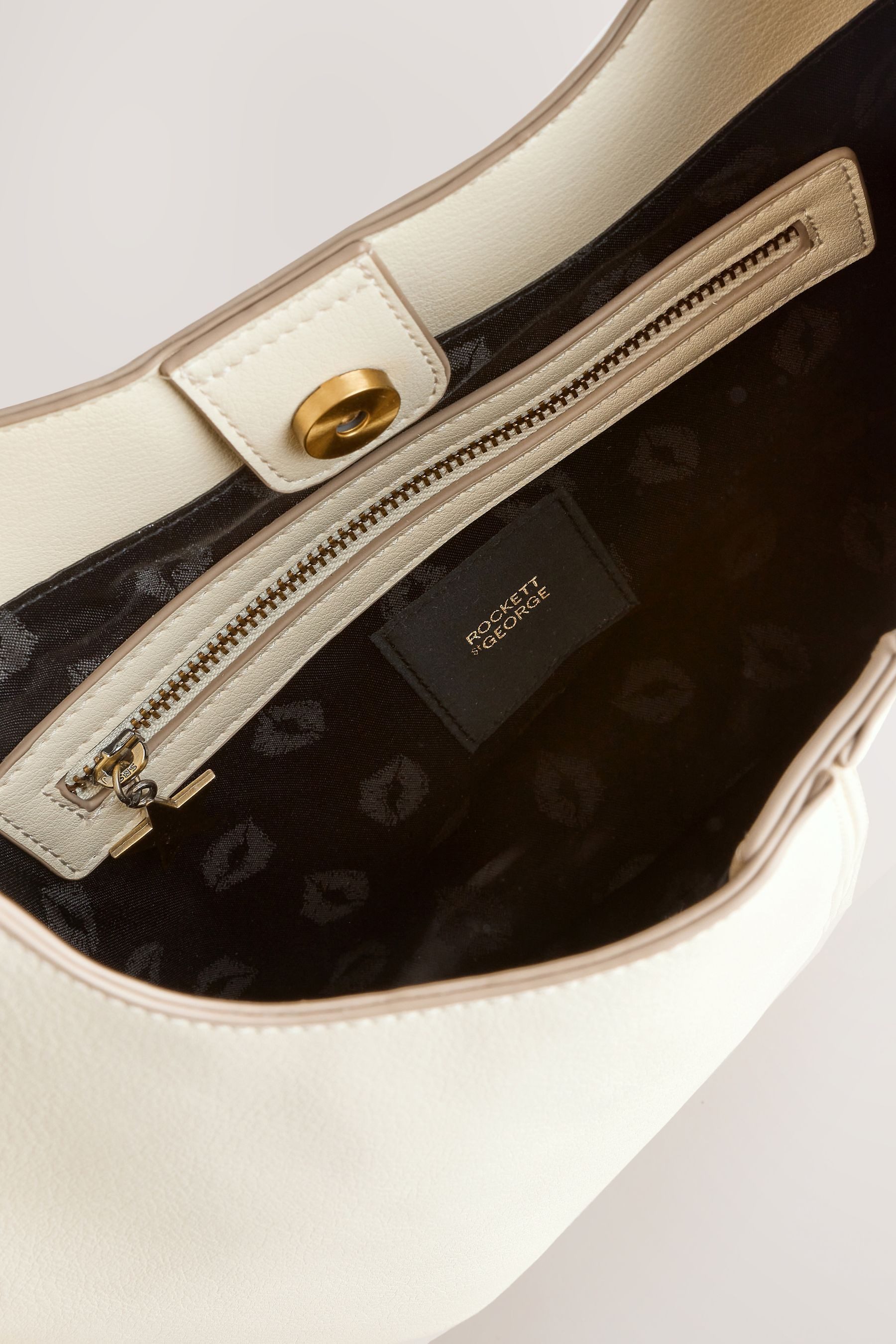 Rockett St George Schultertasche Rockett St George Boho-Schultertasche mit Quasten (1-tlg)
