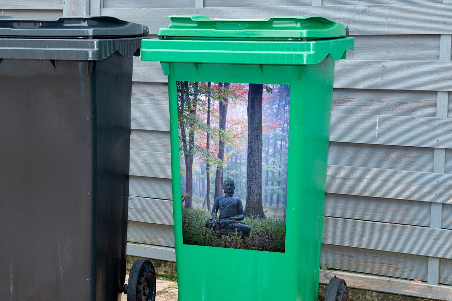 Mülltonne, Container, MuchoWow Buddha-Statue St), im (1 Sticker, Abfalbehälter Wald Wandsticker Mülleimer-aufkleber,