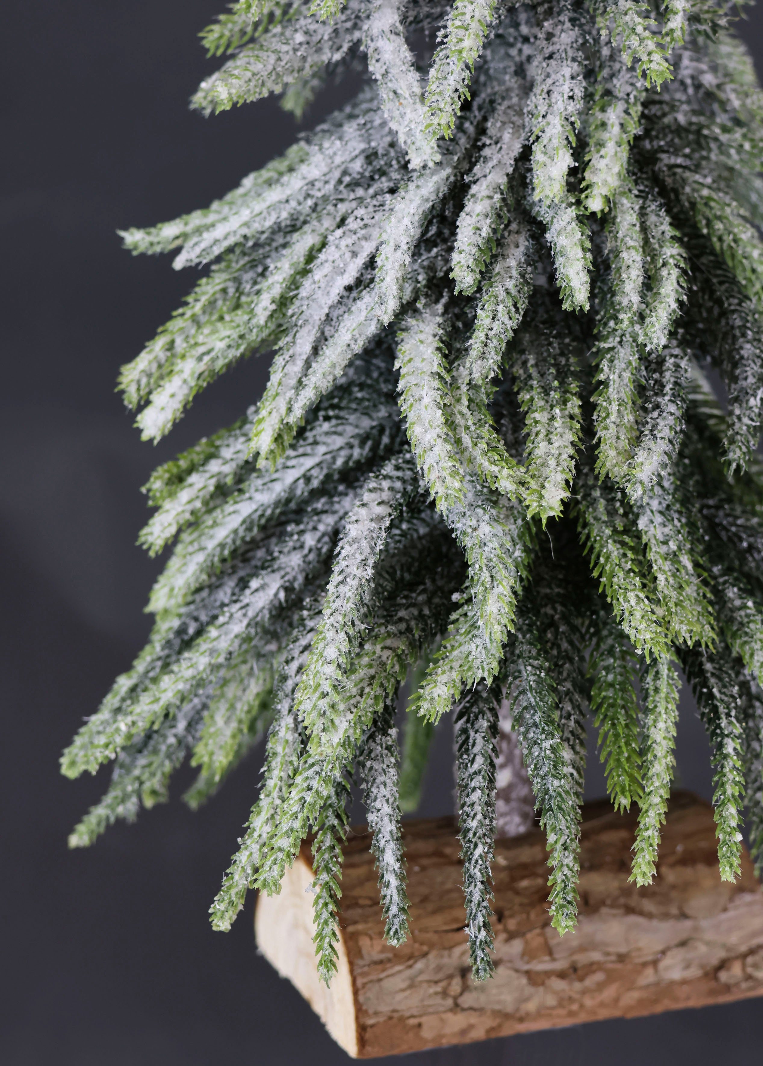 I.GE.A. Dekobaum Weihnachtsdeko, Weihnachtsbaum (1 St), Künstlicher mini Tannenbaum geeist auf Holzsockel 32 cm