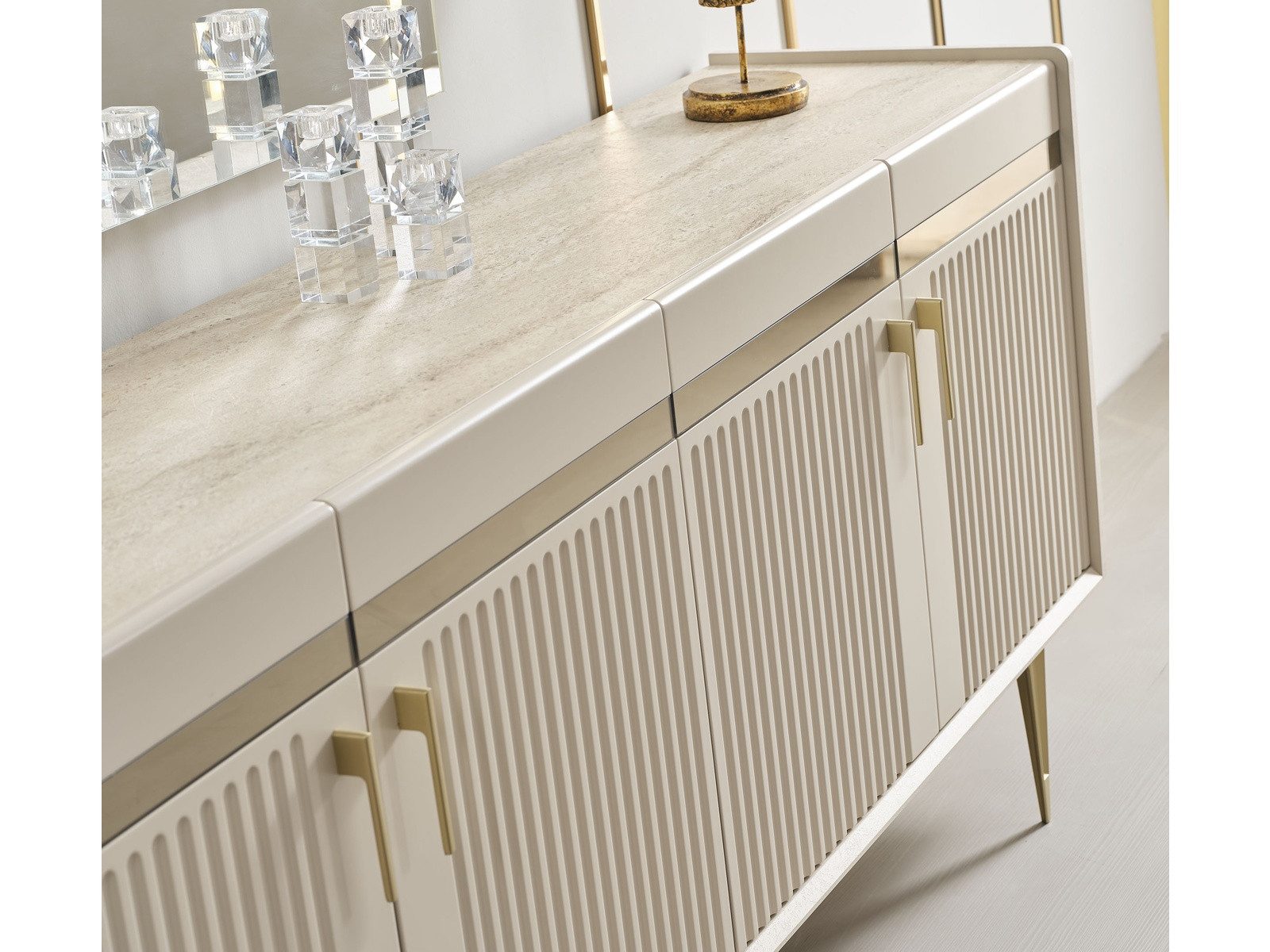 Villa Möbel Sideboard (Sideboard, 1 St., 206 × 44 × 84 cm), Sideboard Stauraum Creme Goldoptik pflegeleicht