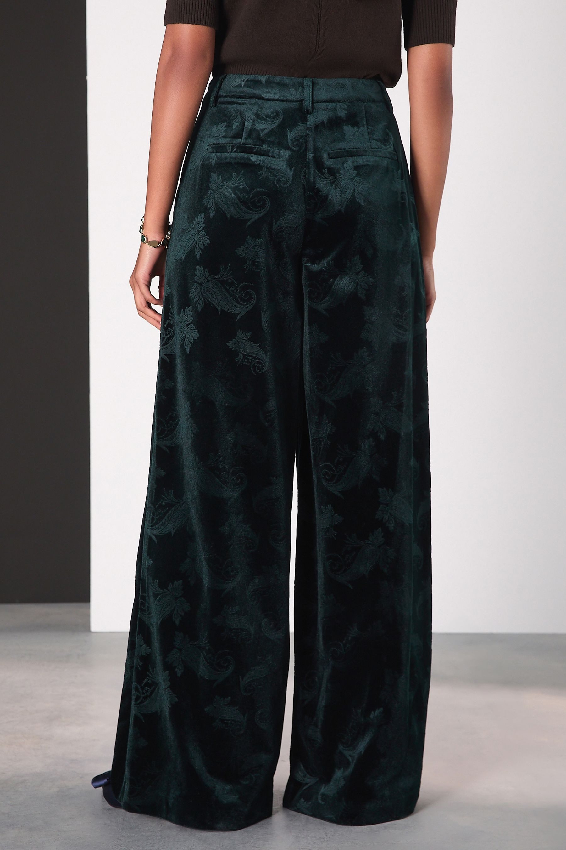 Next Samthose Hose aus geprägtem Samt mit weitem Bein (1-tlg) günstig online kaufen