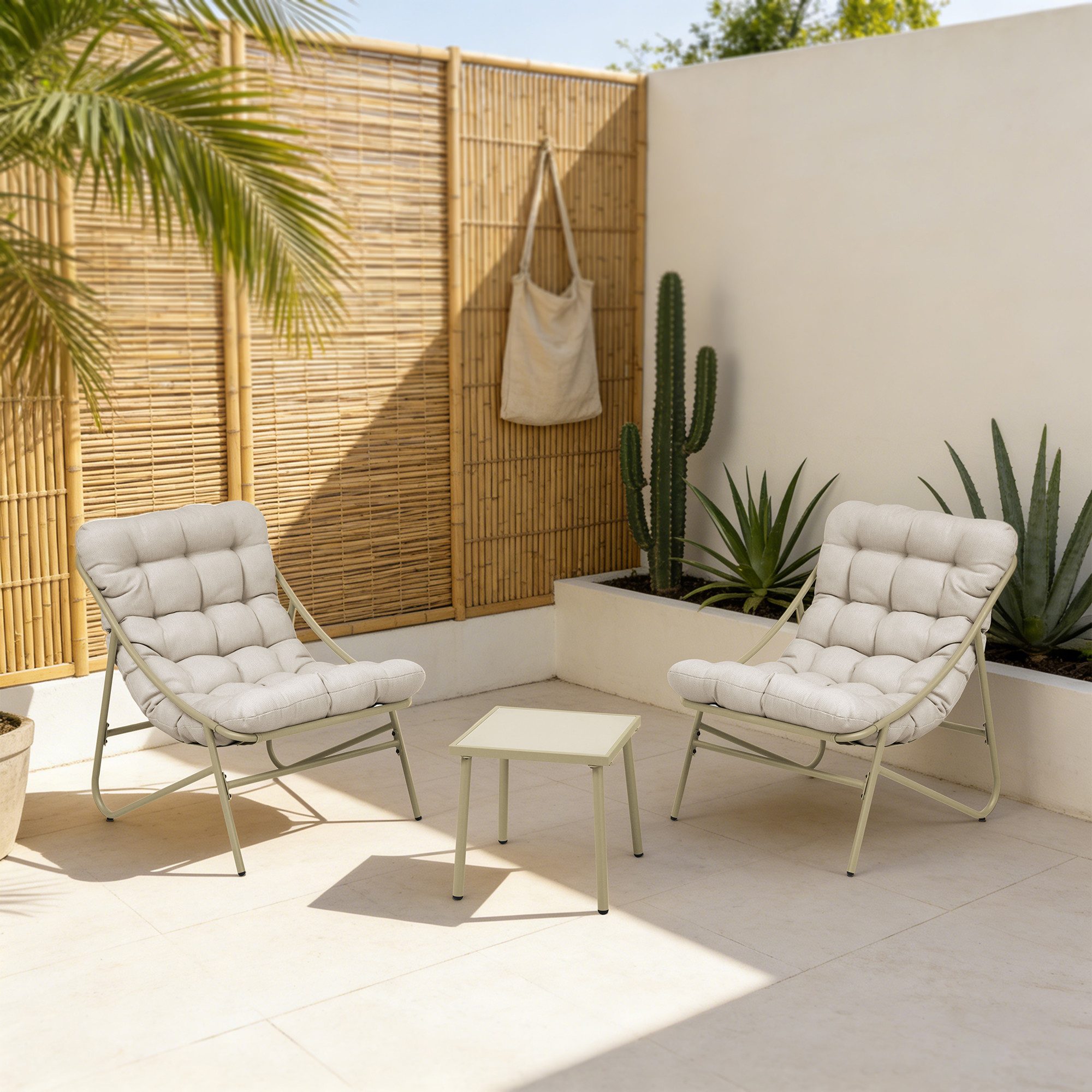 en.casa Loungeset, (Set, 3-tlg., 1 Outdoor-Tisch, 2 Loungesessel mit Polsterkissen), »Trölleping« Metallgestell Polsterkissen Glasplatte Beige