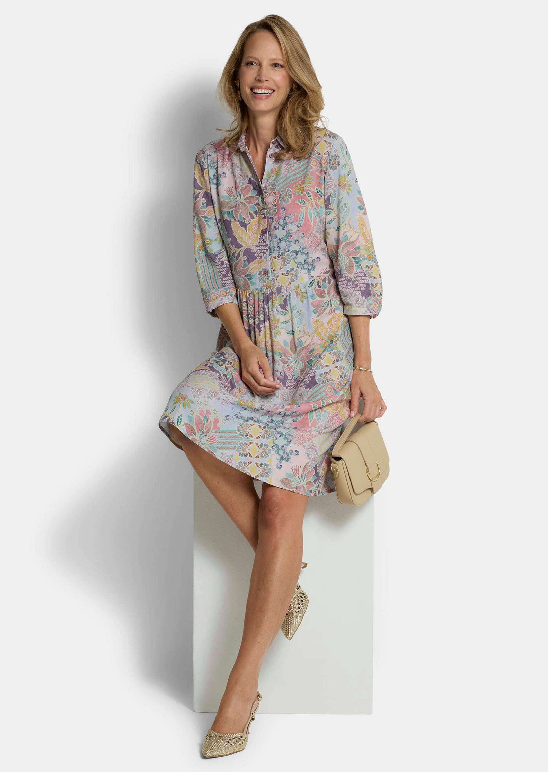 GOLDNER Sommerkleid Elegantes Viskosekleid mit Patch-Muster Midikleid mit Hemdkragen, Knopfleiste, Taschen, Knielänge und Halbarm