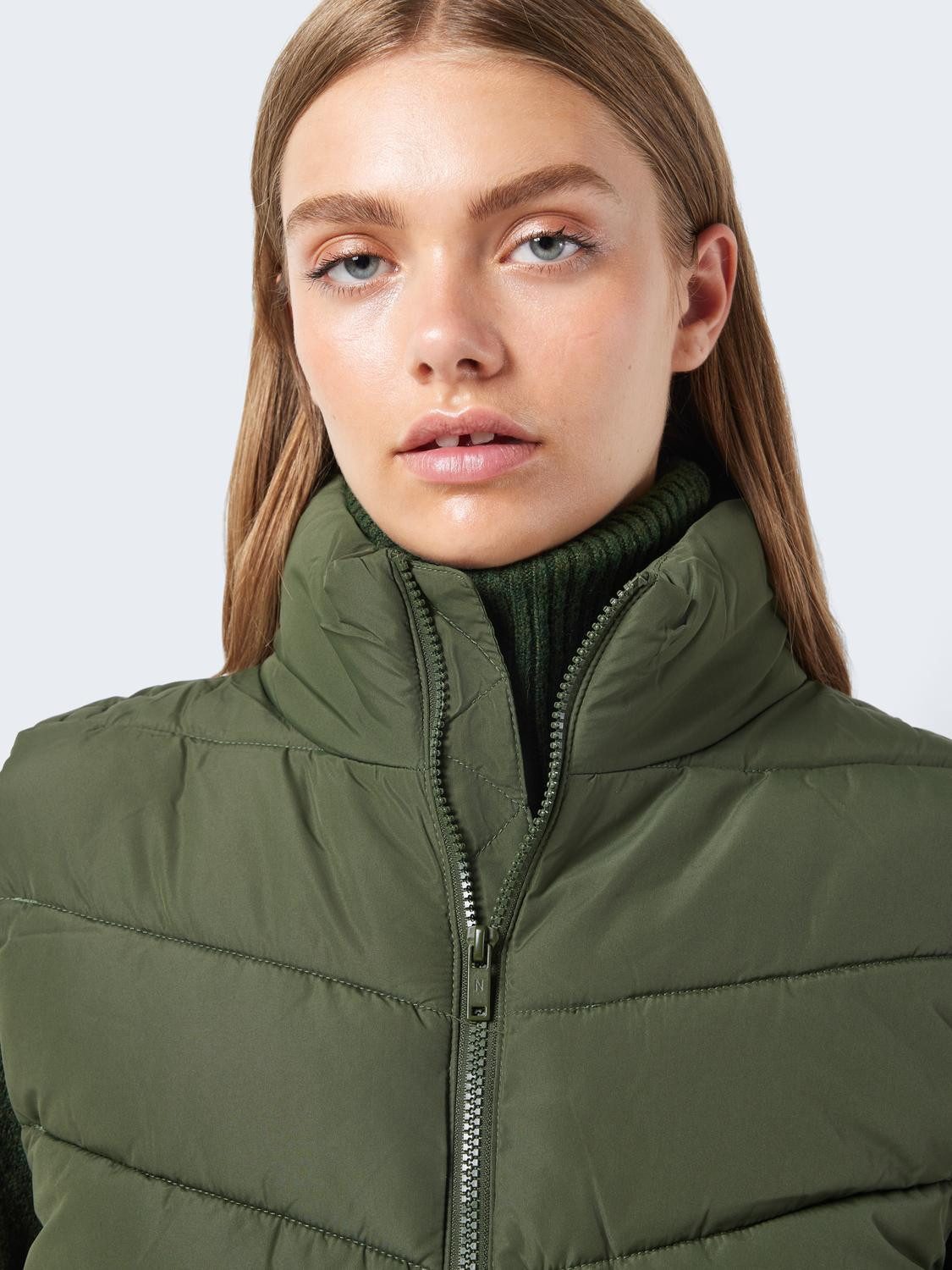 Noisy may Steppweste NMDALCON S/L SHORT VEST NOOS FWD