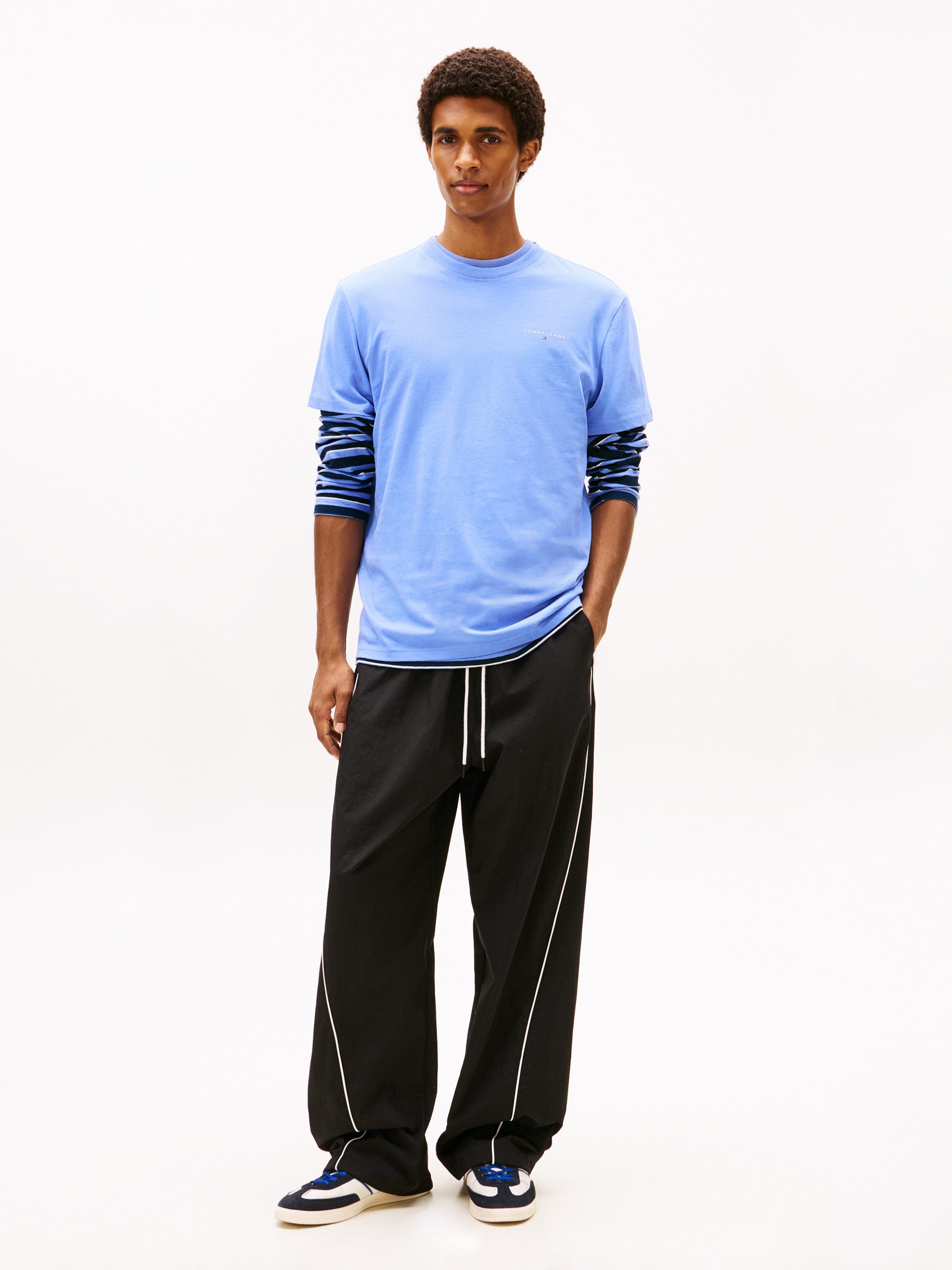 Tommy Jeans T-Shirt TJM SLIM LINEAR CHEST TEE EXT Mit Rundhalsausschnitt – Bild 3 von 5