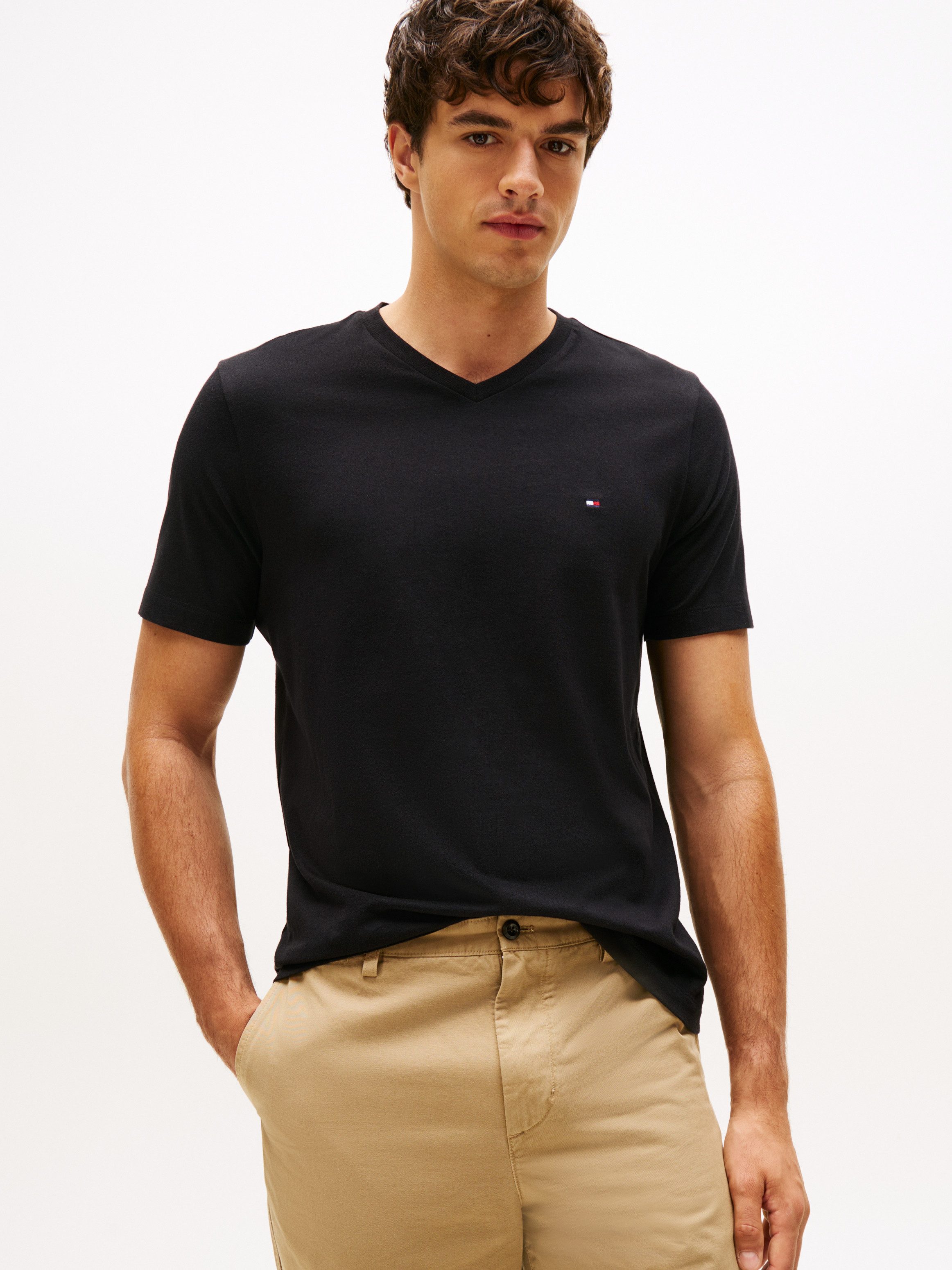 Tommy Hilfiger V-Shirt ESSENTIAL V-NECK TEE mit V-Ausschnitt und Markenlabe günstig online kaufen