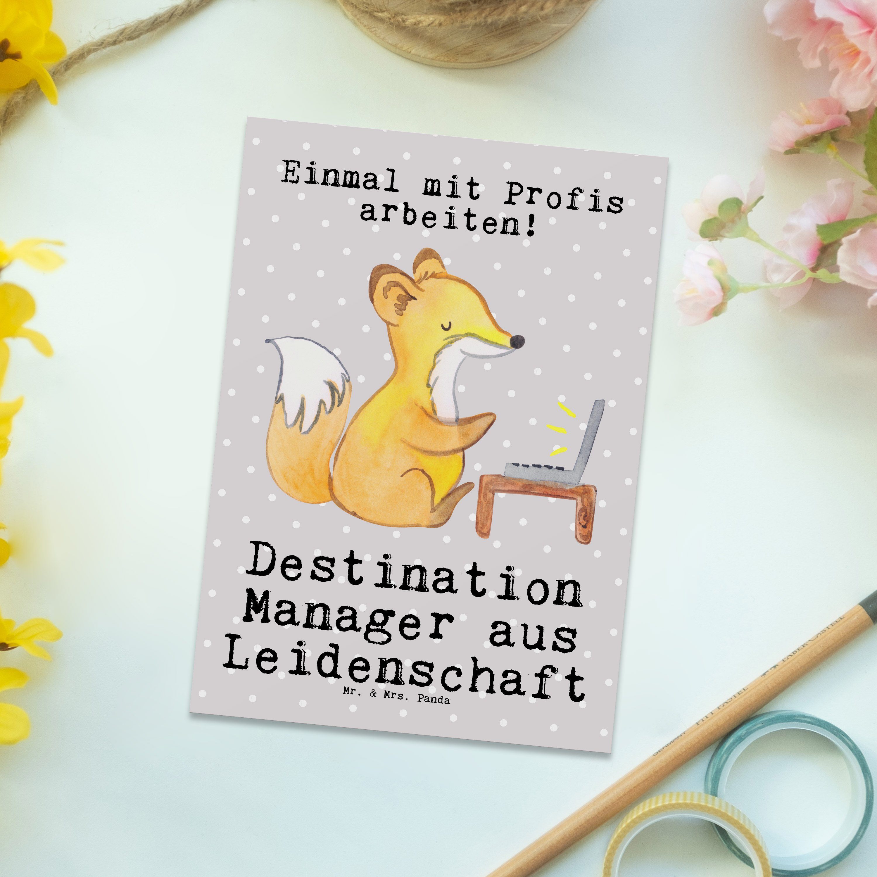 Grußk Postkarte Mr. Geschenk, aus Grau Destination & Leidenschaft - Pastell Mrs. - Panda Manager