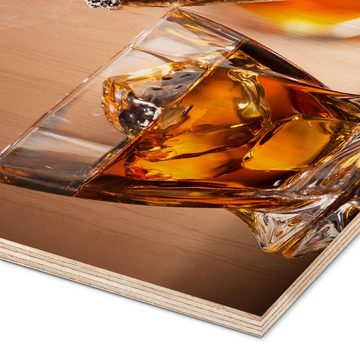 Posterlounge Holzbild Editors Choice, Zigarre auf Glas Whiskey mit Eiswürfeln, Fotografie