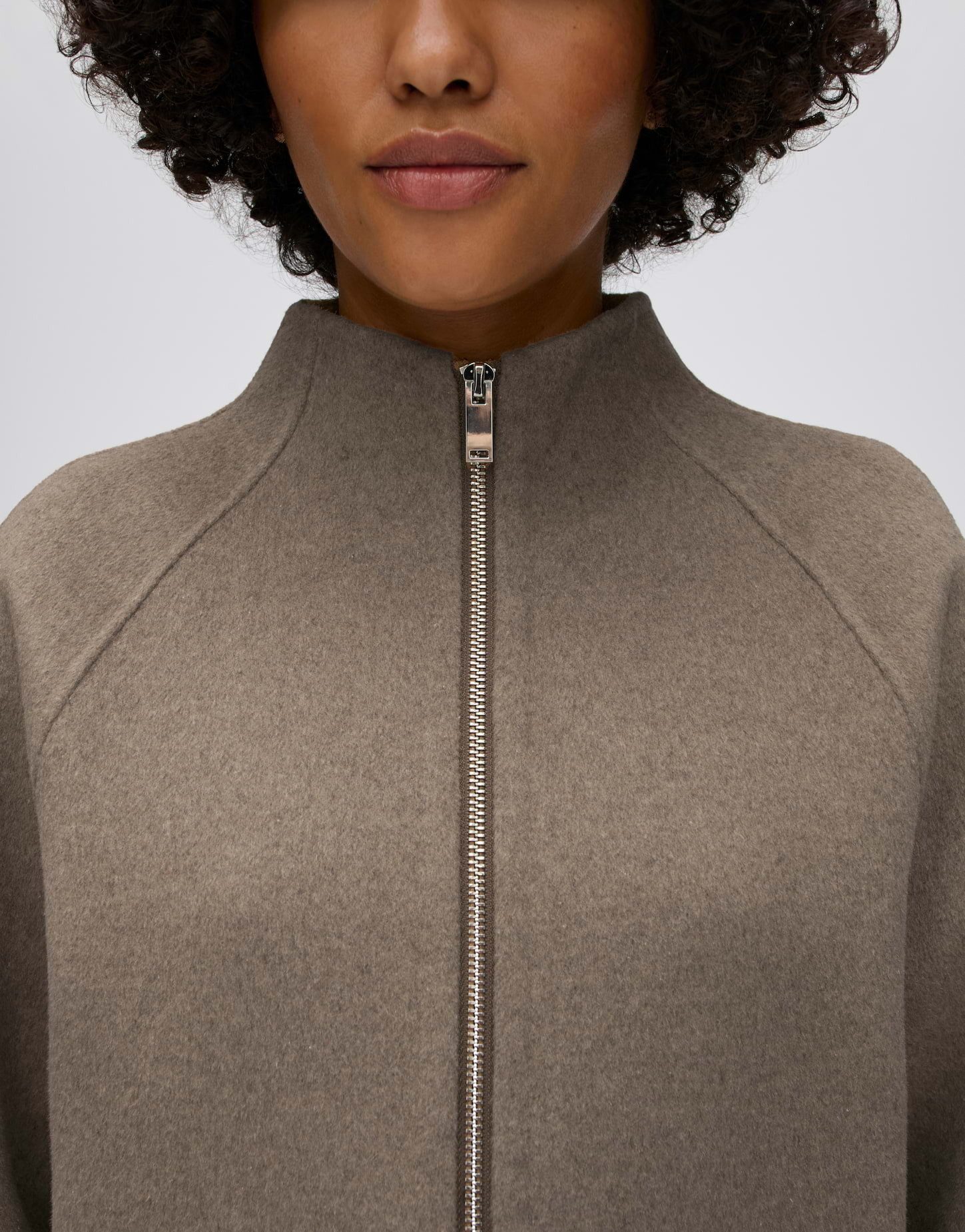 OPUS Wolljacke Helisu aus pflegeleichtem Material Gerader Schnitt mit Raglanärmeln und Zwei-Wege-Zipper – Bild 4 von 5