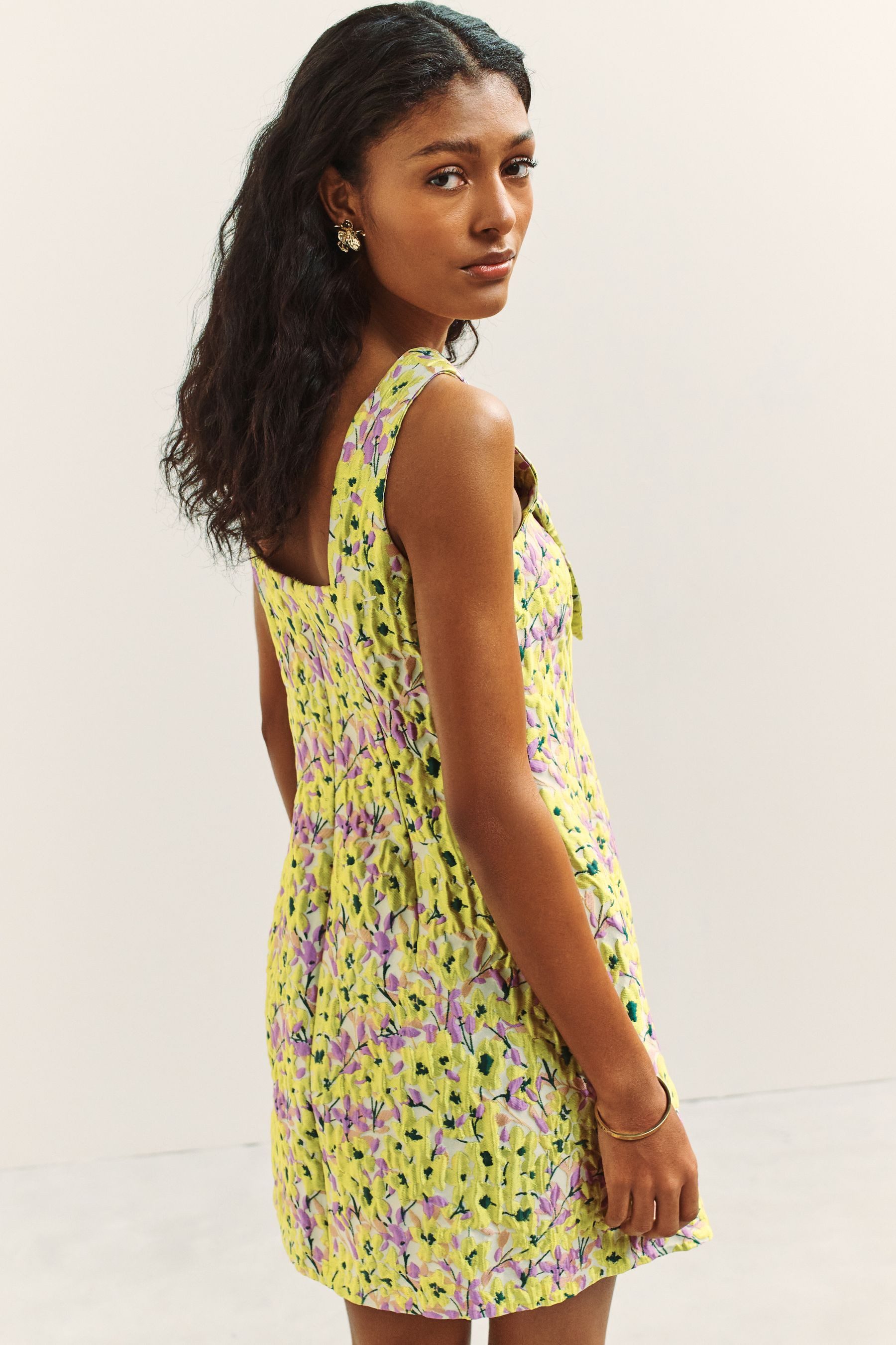 Next Minikleid Ärmelloses Minikleid mit Frontschleife (1-tlg)