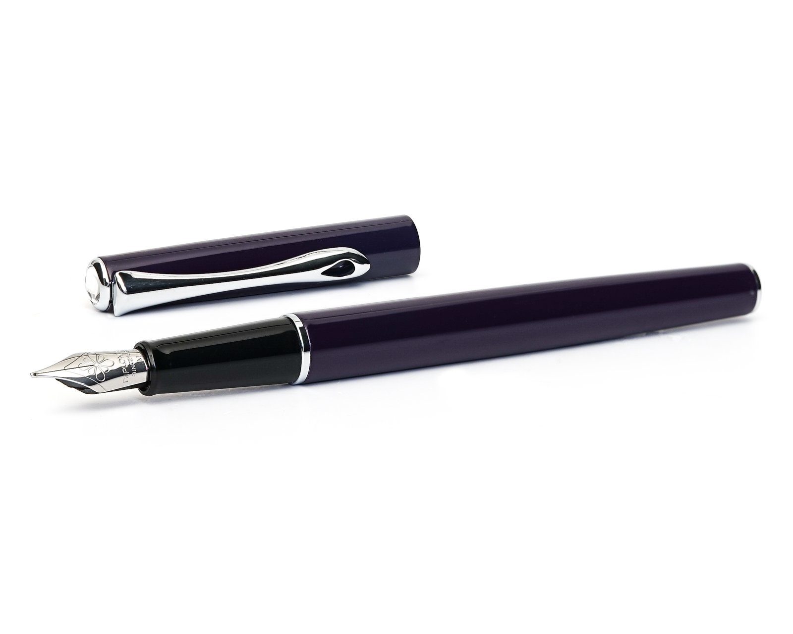 DIPLOMAT Füllhalter Füllhalter Traveller deep purple, Stärke M, (Füllhalter in Geschenke-Etui), MADE IN GERMANY