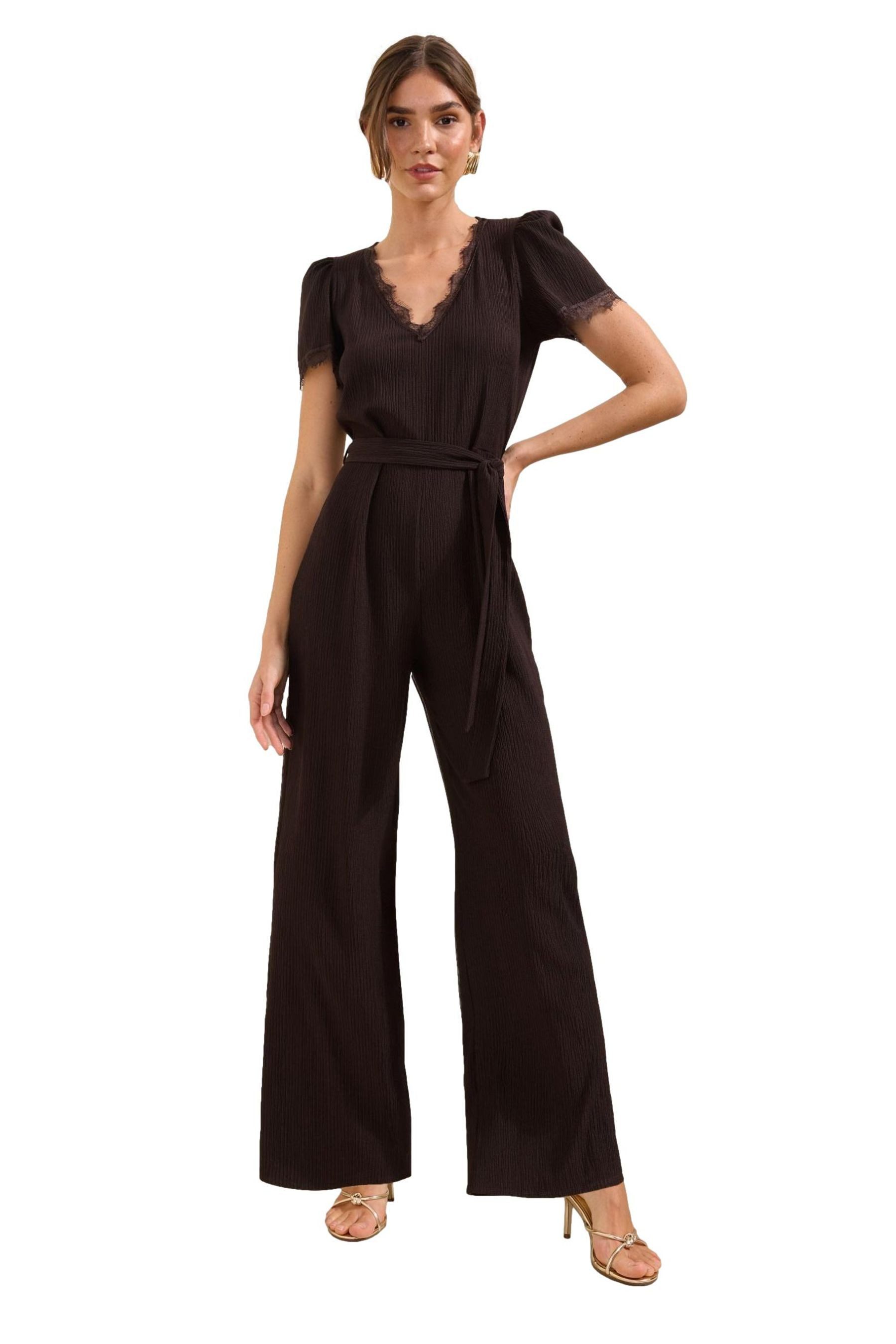 Friends Like These Jumpsuit Friends Like These Jumpsuit mit Spitze, Kurzgröße (1-tlg)