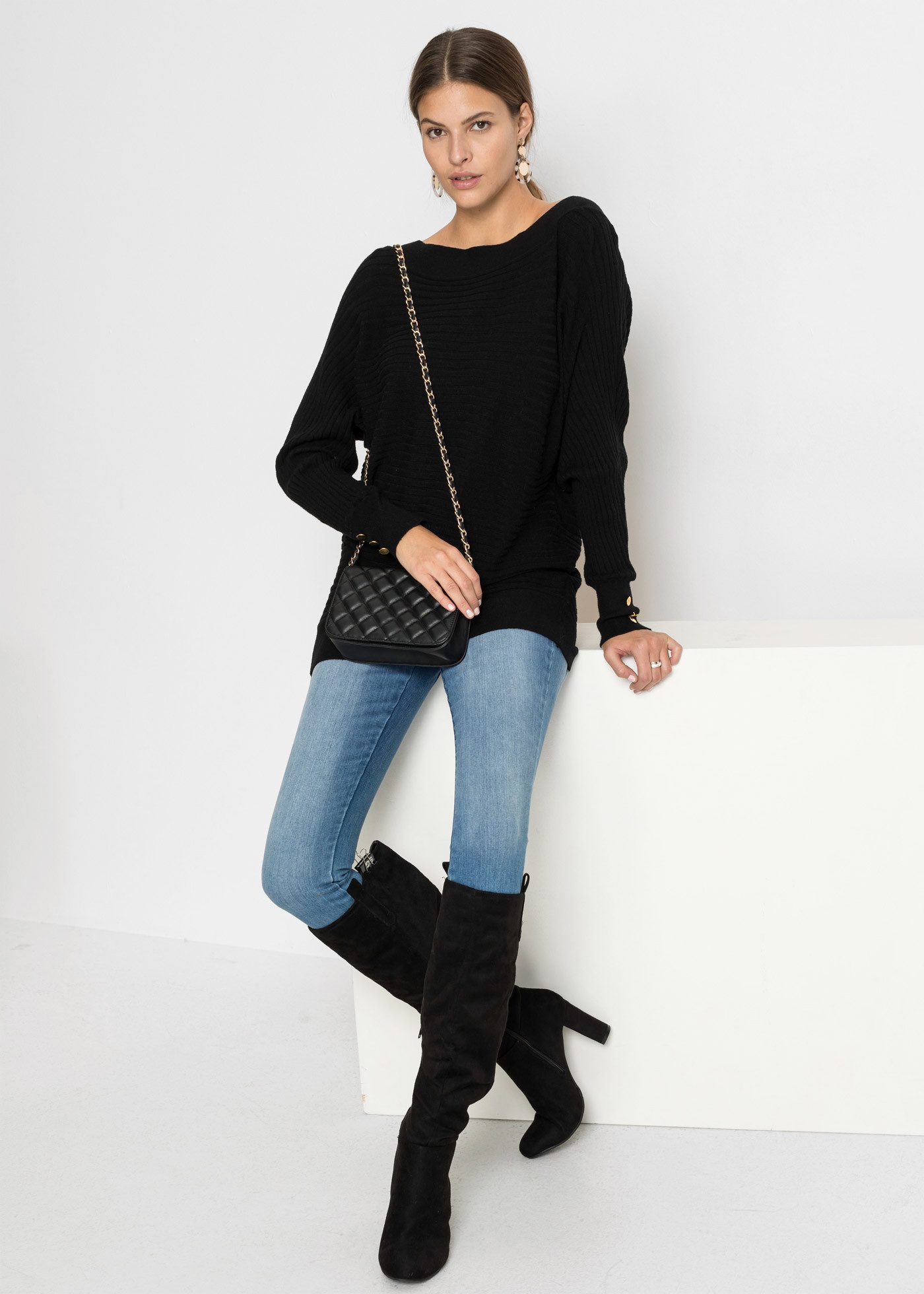 bonprix Strickpullover aus Viskose-Rippstrick, Fledermausärmel, mit Knopfdetail