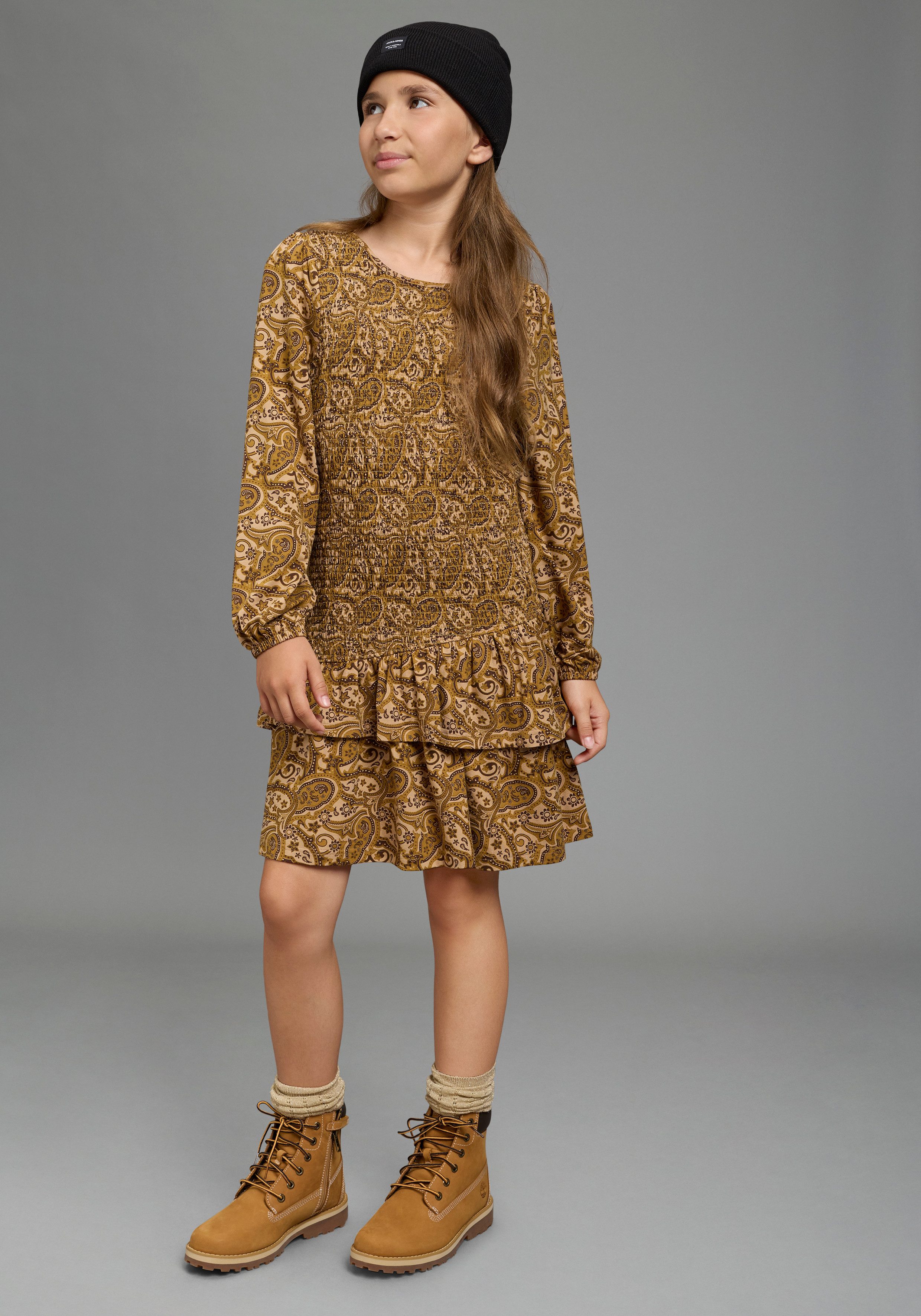 Bruno Banani Smokkleid Viskose-Kleid in Allover-Design und Smoke-Effekt Weichfallendes Viskose-Kleid für Mädchen, kniefrei, mit Volants