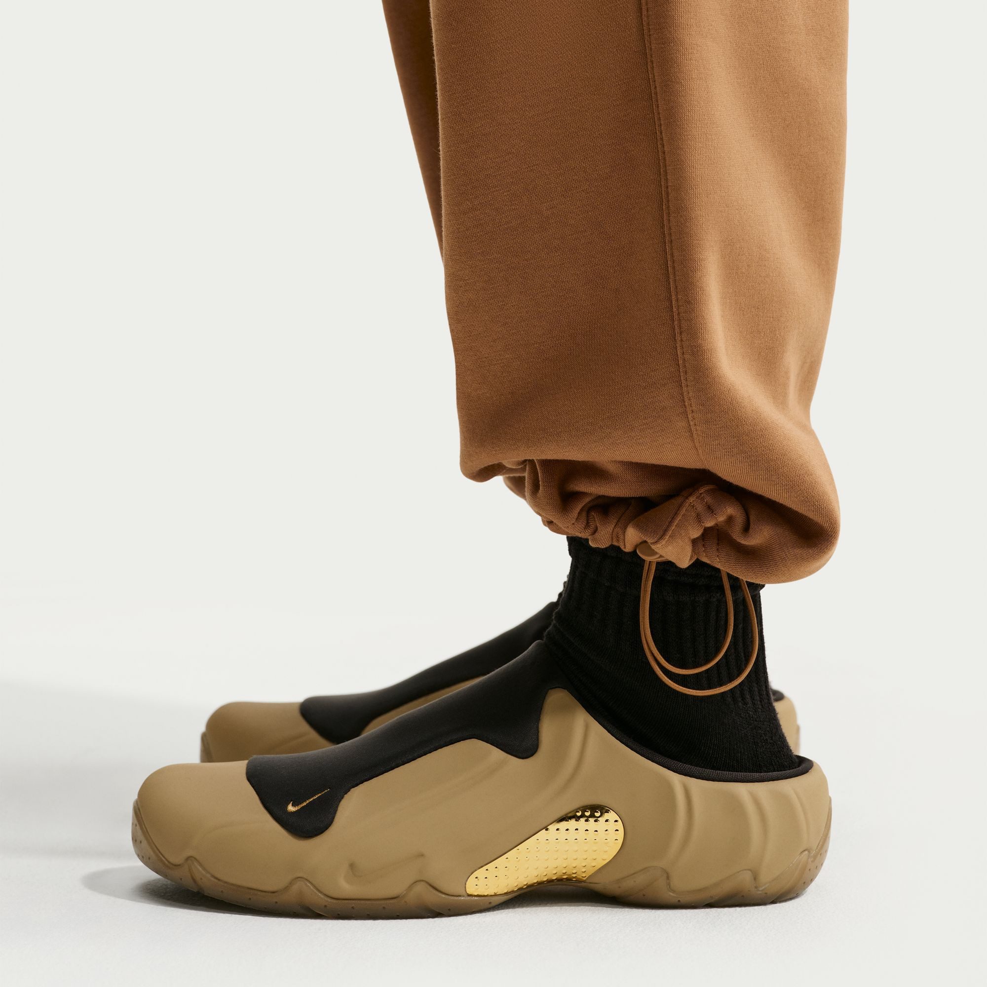 Nike Sportswear Sporthose M NK CLUB BB BUNGEE PANT mit Eingrifftaschen und Gesäßtasche, aus Baumwollmischung in Sweatware