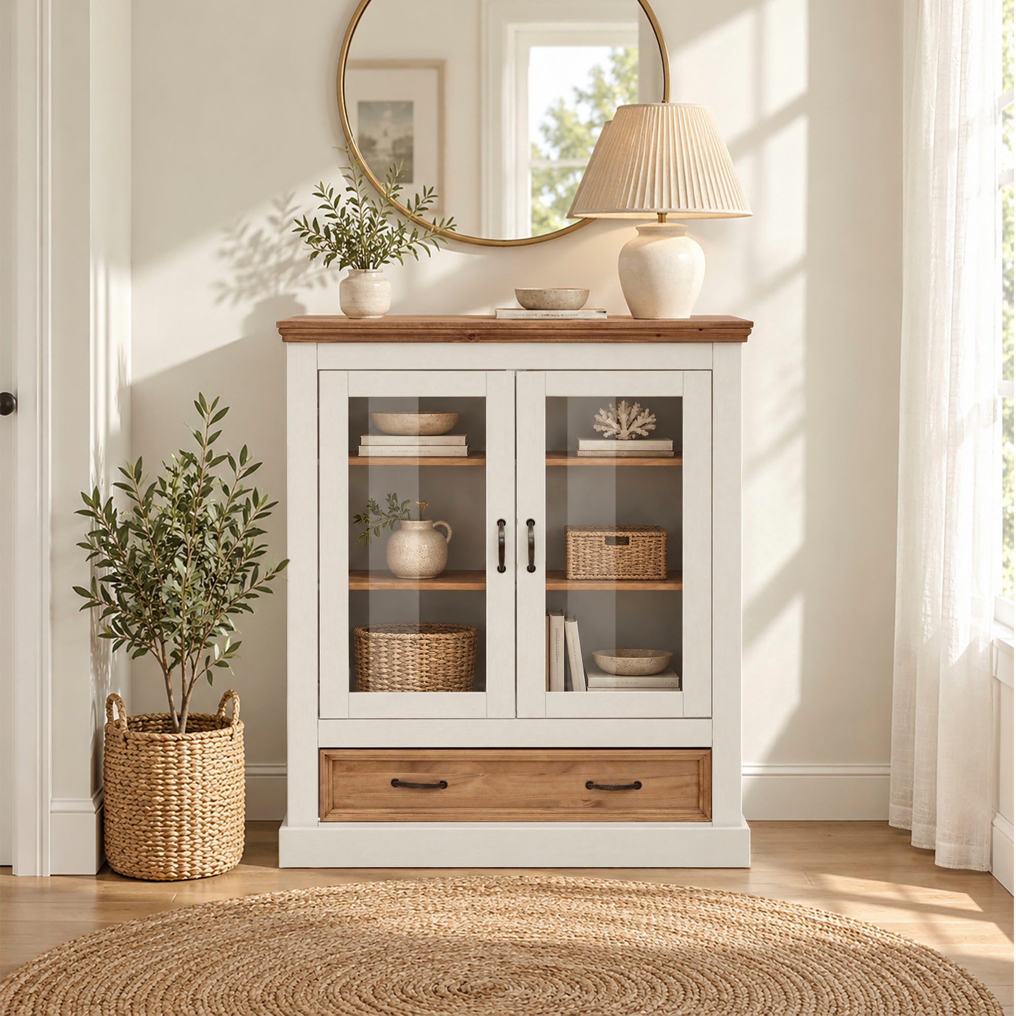 OTTO home Vitrine Selma Highboard aus massivem Kiefernholz, mit Griffen aus antikisiertem Metall – Bild 2 von 5