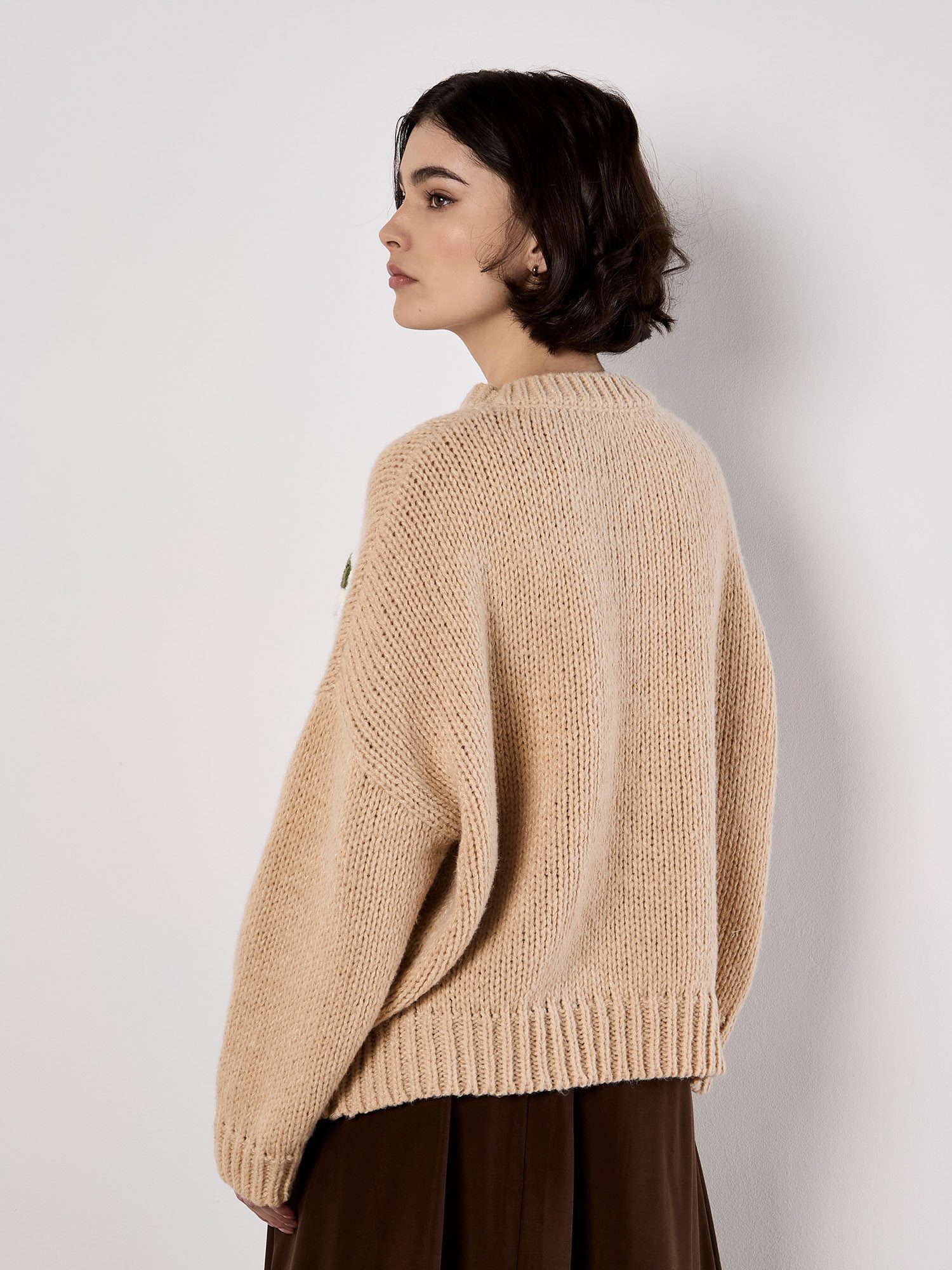Apricot Rundhalspullover Bestickter Pullover mit Gänseblümchen