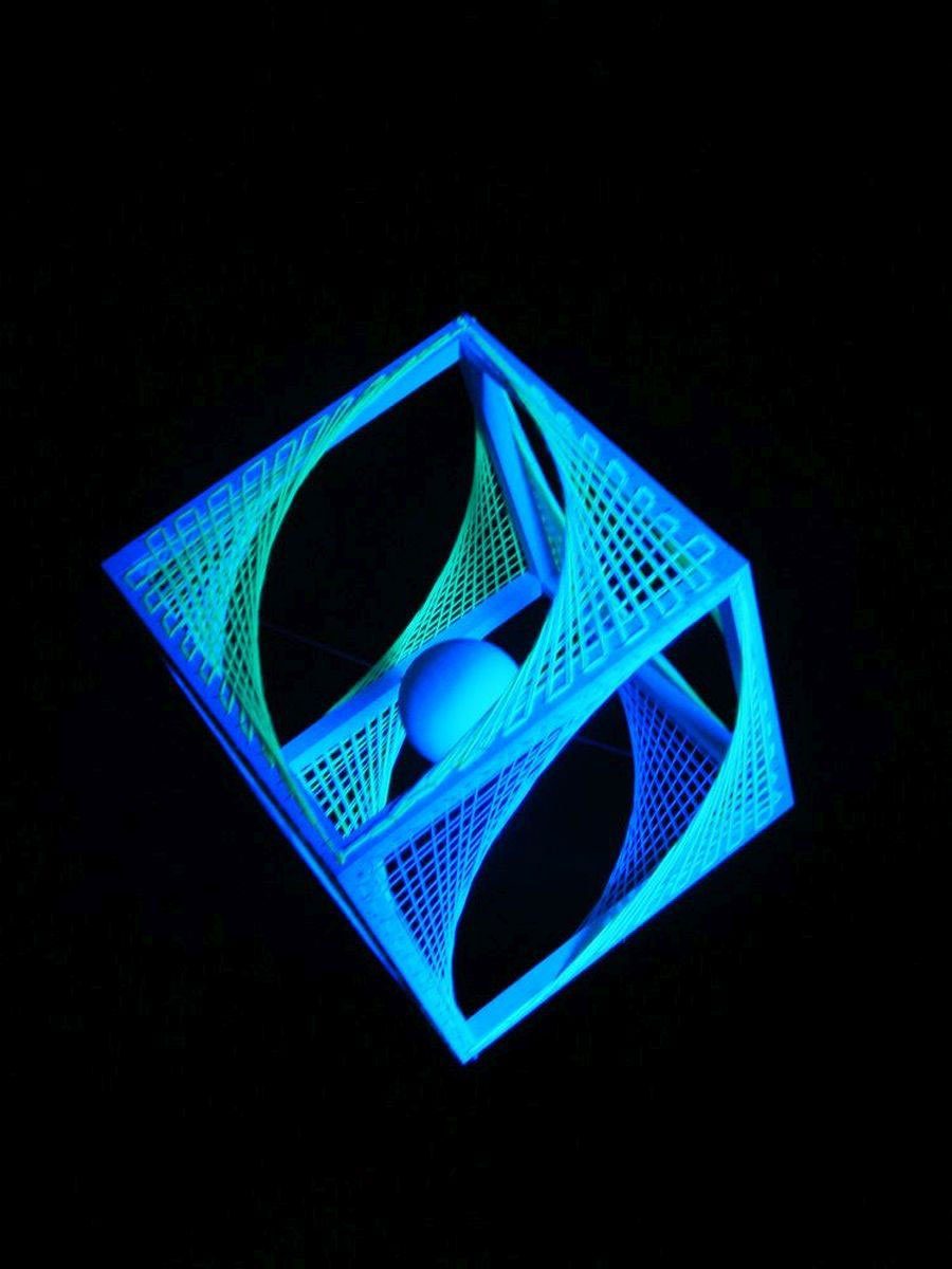 PSYWORK Dekoobjekt 40cm, UV-aktiv, Schwarzlicht "Blue Würfel Sky", leuchtet 3D Fadendeko Schwarzlicht StringArt unter
