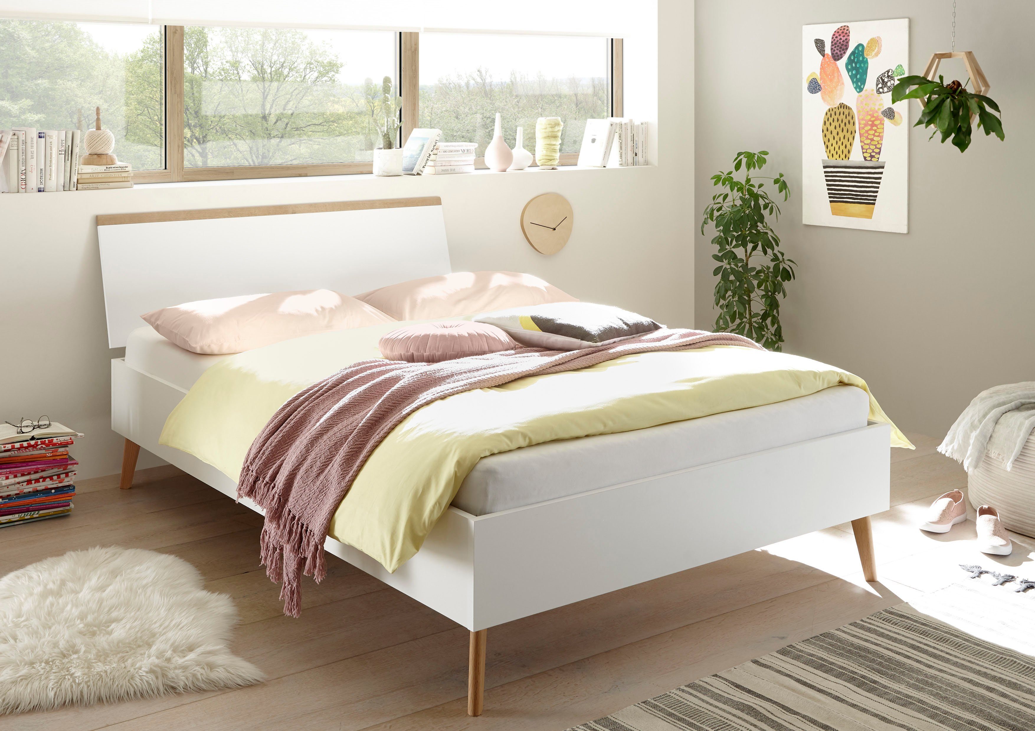 Einzelbett Merle Bettgestell mit Massivholzfüßen Außenmaße 145/20/92 cm (B/T/H)