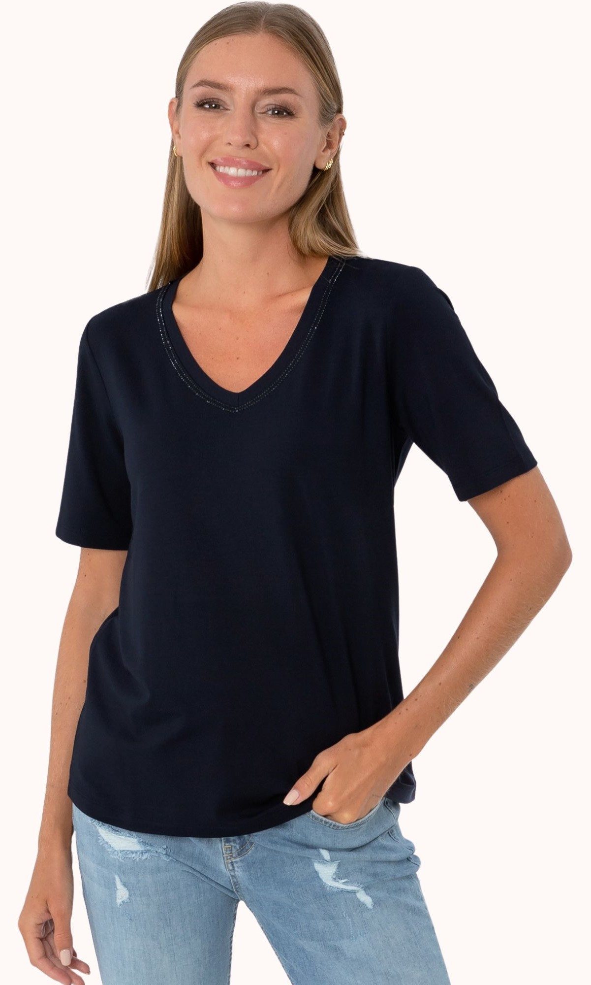 Estefania for woman Kurzarmshirt 194-1261, Basic Shirt mit V-Ausschnitt und Strassbesatz