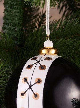 BRUBAKER Weihnachtsbaumkugel Premium Weihnachtskugel Smoking Schwarz und Weiß (1 St), 10 cm Baumkugel aus Glas mit Porzellan Spitze Gold