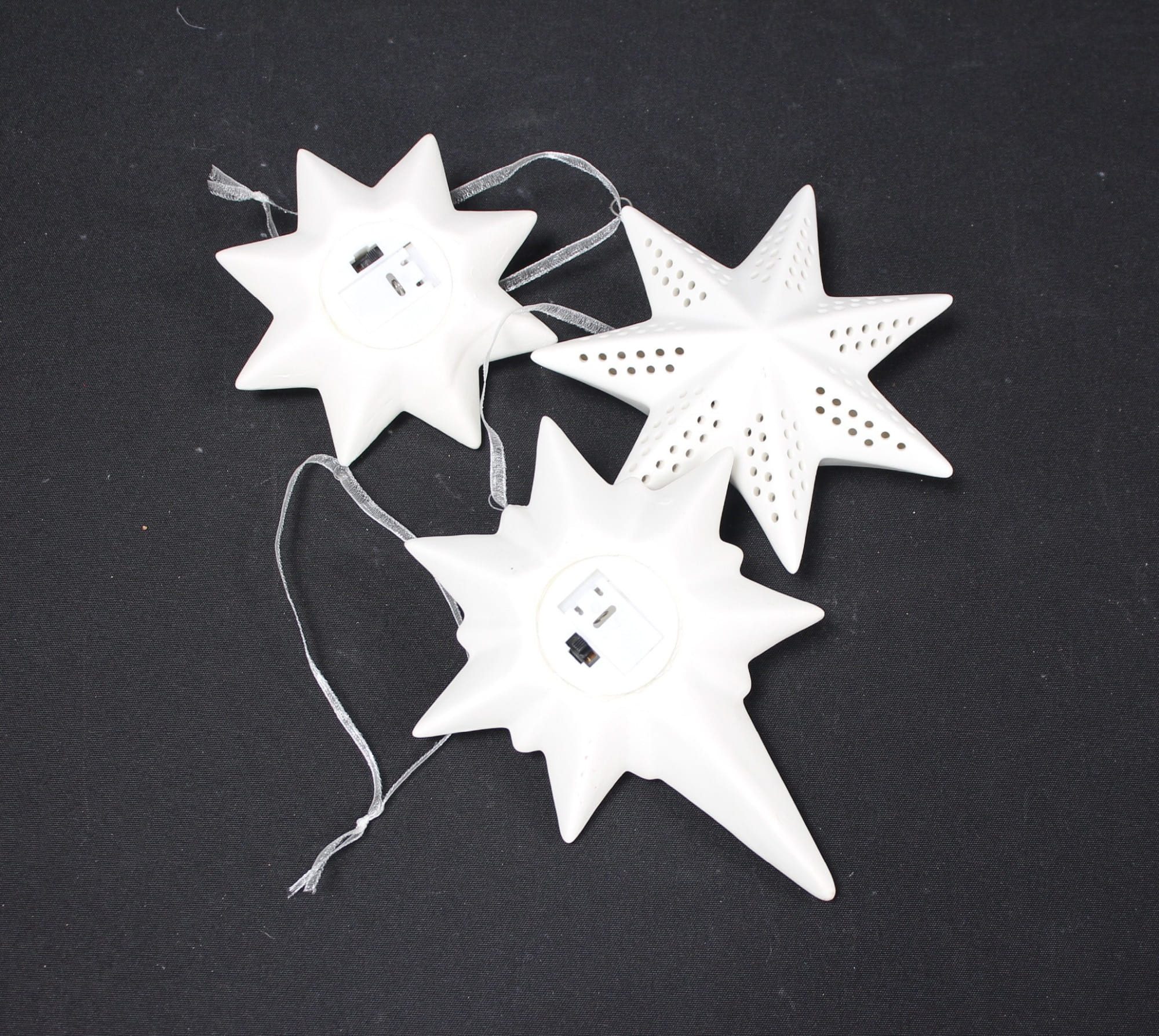 Dekoleidenschaft Christbaumschmuck LED Hänger "Stern" Porzellan, weiß, Hänger Weihnachten, Weihnachtsdeko (3-tlg), Weihnachtsbaumschmuck, Dekohänger, Tannenbaumschmuck, Hängedeko