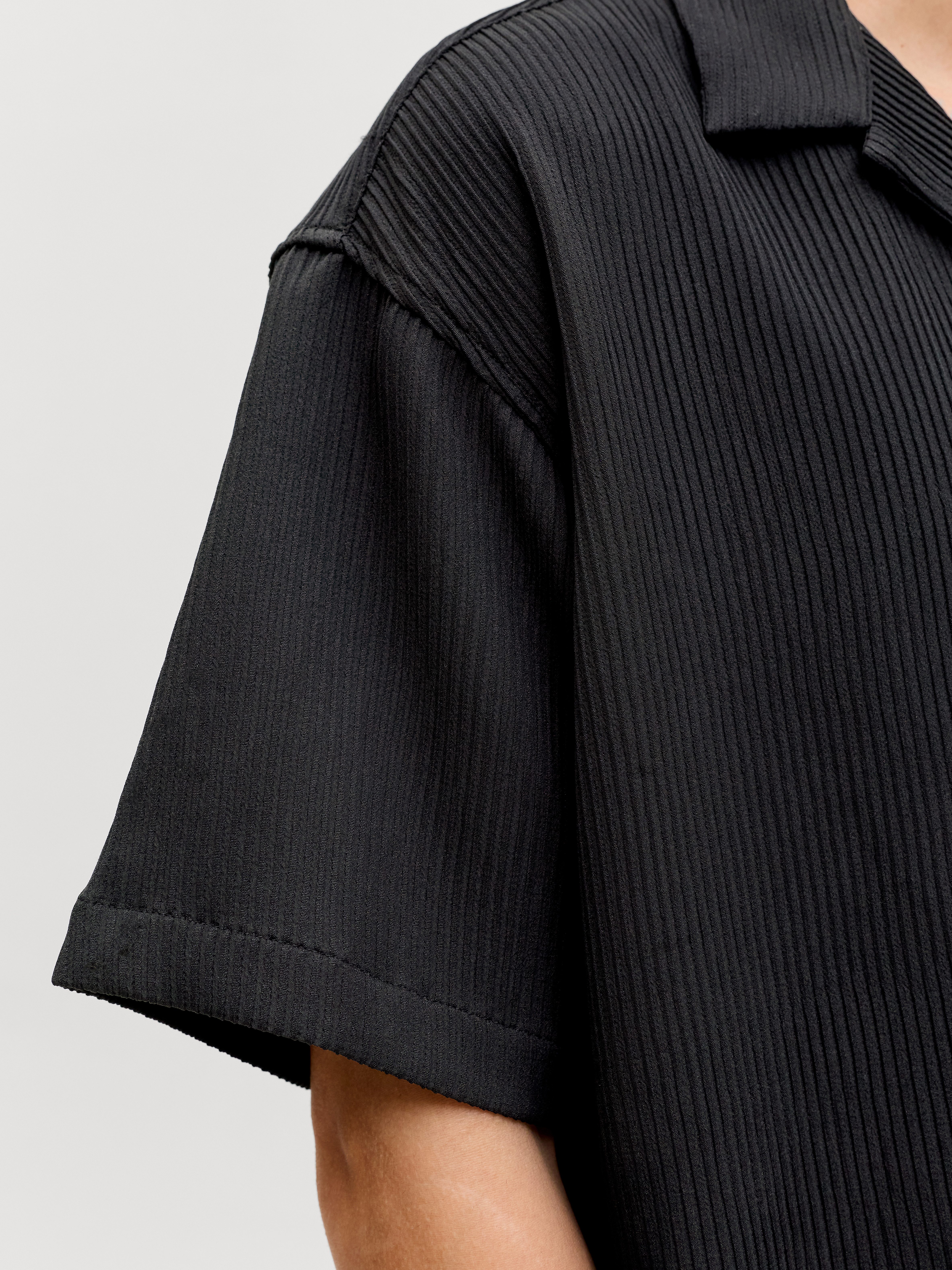 Jack & Jones Kurzarmhemd JJEHARRISON RESORT SHIRT SS SN Materialmix mit Stretch, loose fit – Bild 4 von 5