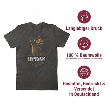 Shirtracer T-Shirt In mei Lederhosn kumm i nimmer nei - Hirsch - Spruch in Weiß Mode für Oktoberfest Herren
