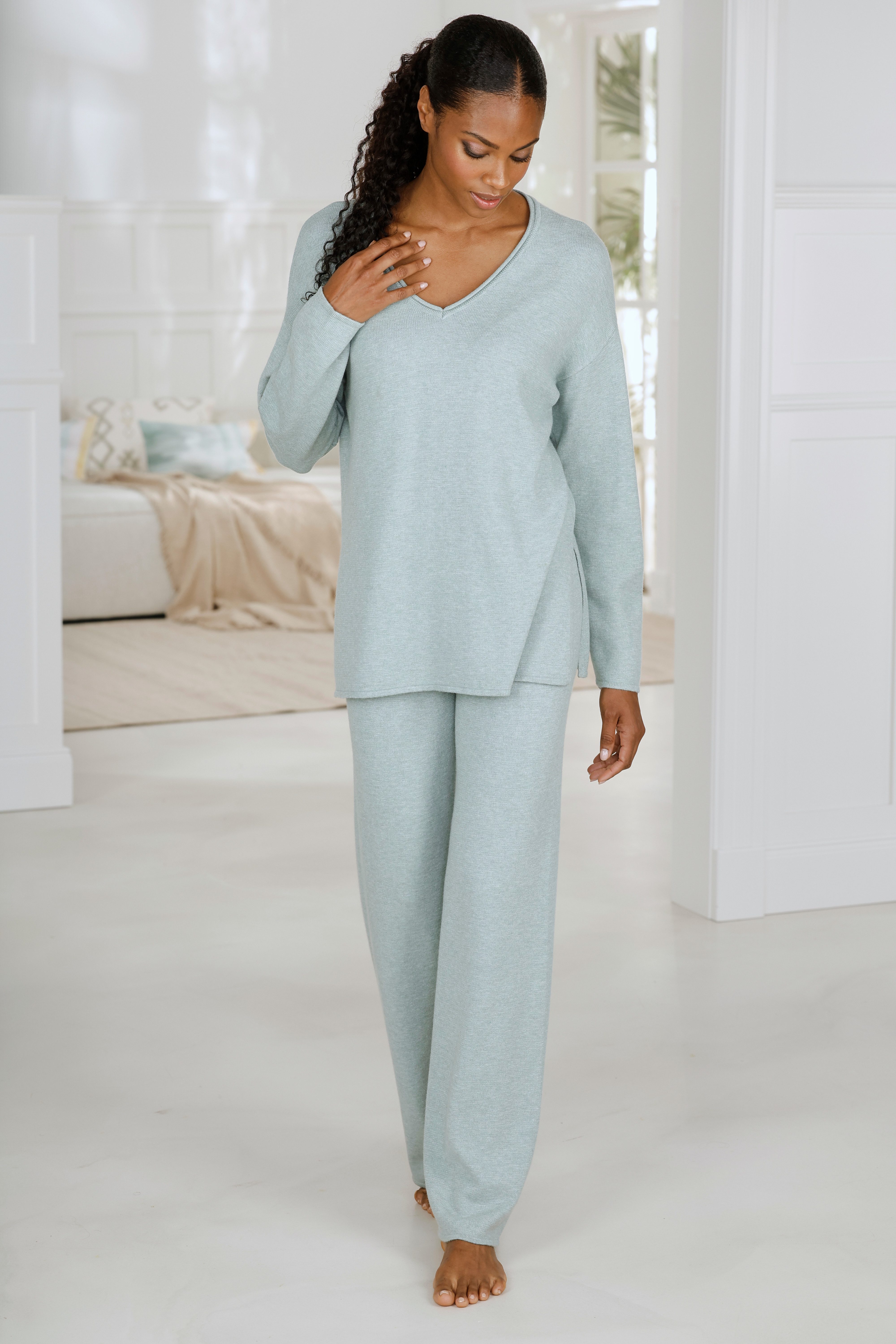 LASCANA Strickpullover lässiger Loungepullover mit seitlichen Schlitz, Loungewear