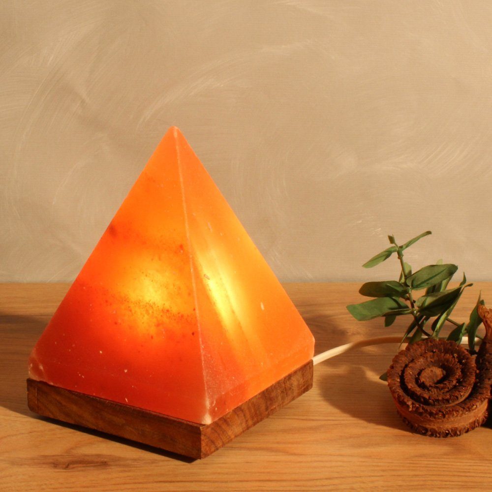HIMALAYA SALT Warmweiß, ca. Leuchtmittel DREAMS Salzkristall-Tischlampe Unikat, Stein ein 17,5 - Handgefertigt cm H: Pyramide, wechselbar, jeder