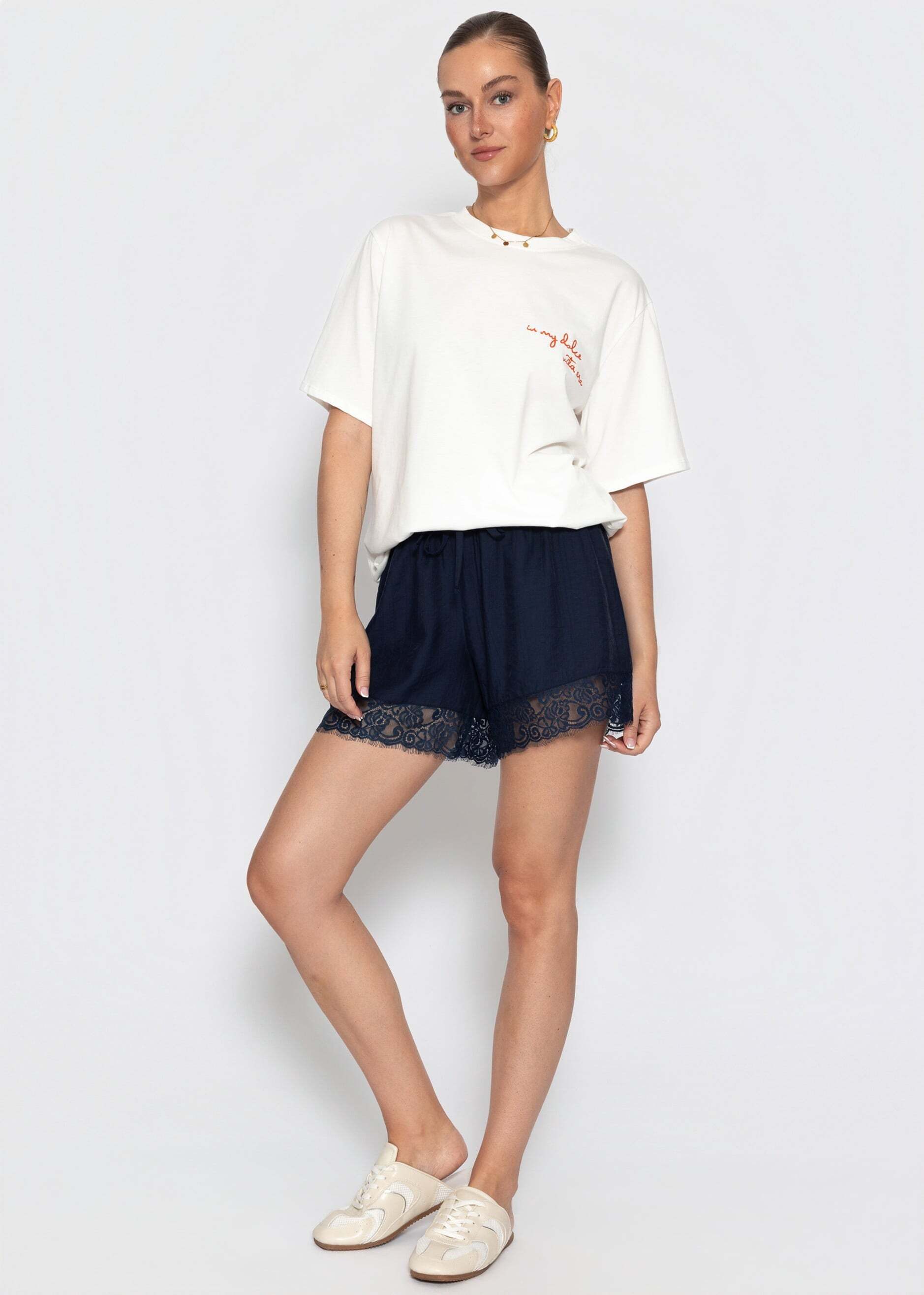 SASSYCLASSY Shorts Shorts mit Spitzendetails für Damen Elegante Shorts mit elastischem Bund und lockerer Passform Dunkelblau