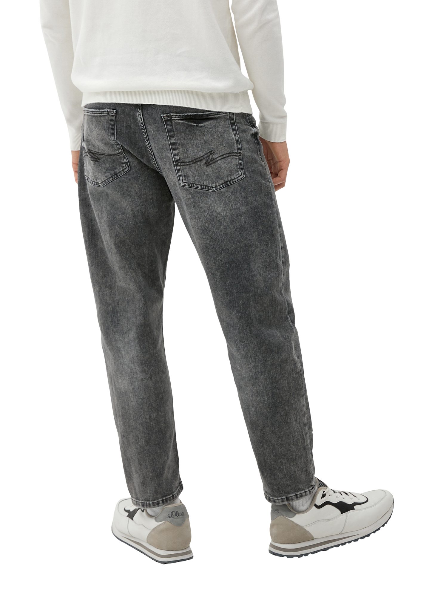 QS Stoffhose Jeans Brad Leg / Rise Mid / / Relaxed Tapered Label-Patch Waschung, Fit