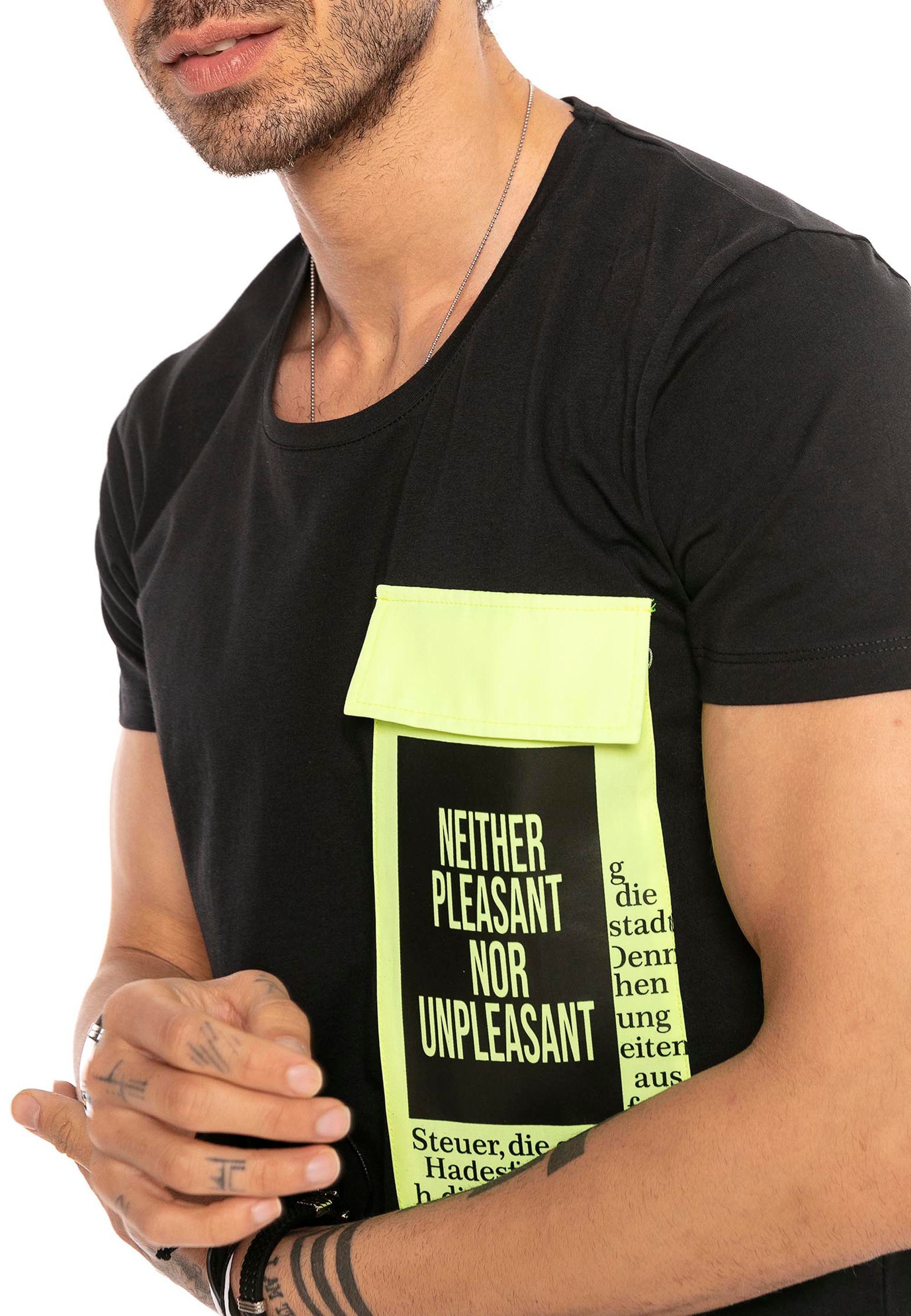 RedBridge T-Shirt T-Shirt mit Kontrasttasche und Print – Regular Fit, 100 % Baumwolle