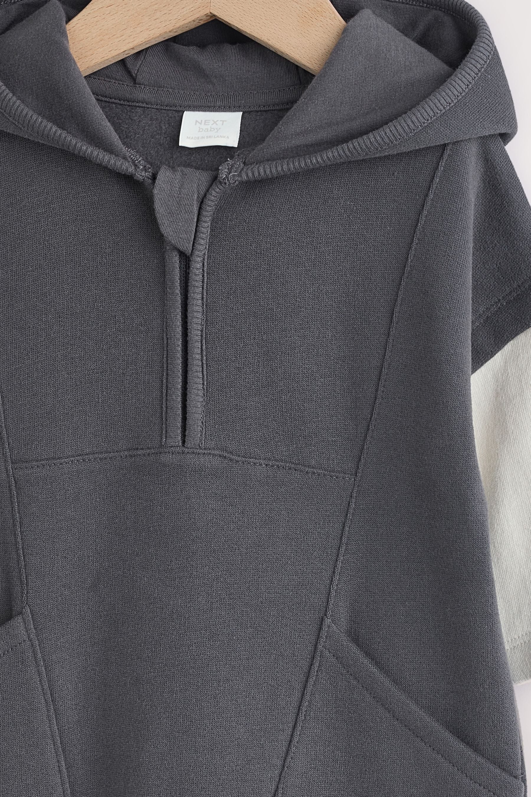 Next Strampler Babystrampler aus Sweatstoff mit Kapuze (1-tlg)