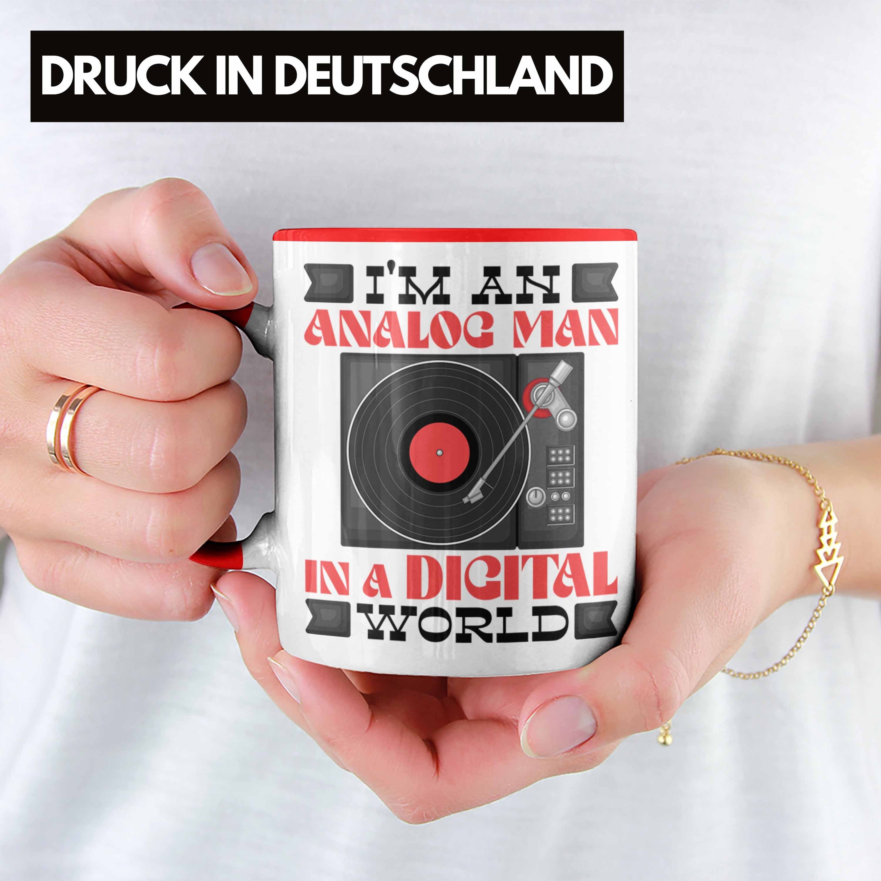 Trendation Tasse Lustige Rot an für Man in a Geschenkidee "I'm Analog Digital Tasse World"