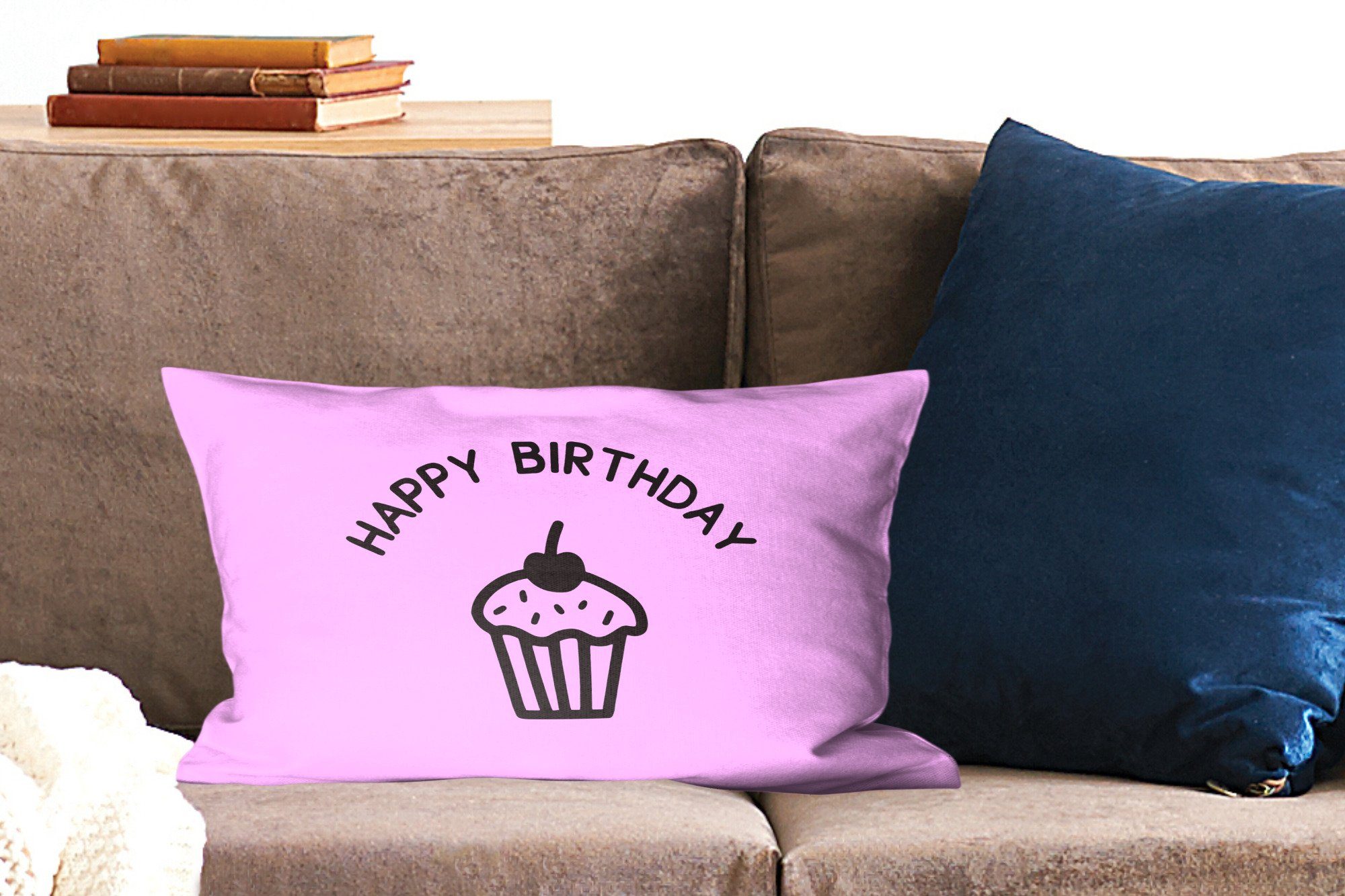 einem rosa "Happy Dekokissen Dekoration, Cupcake mit MuchoWow mit Wohzimmer Dekokissen auf Hintergrund, Birthday" Füllung, Zitat einem Schlafzimmer Zierkissen,