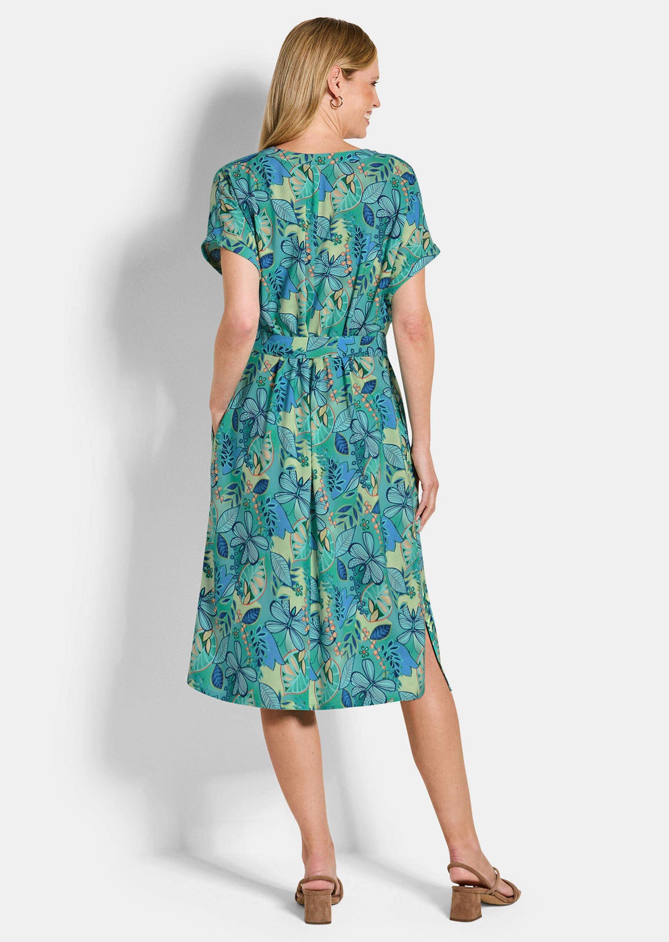 GOLDNER Sommerkleid Kurzgröße: Viskosekleid mit floralem Muster Sommerkleid mit V-Ausschnitt, Bindegürtel, Knielänge und Viertelarm