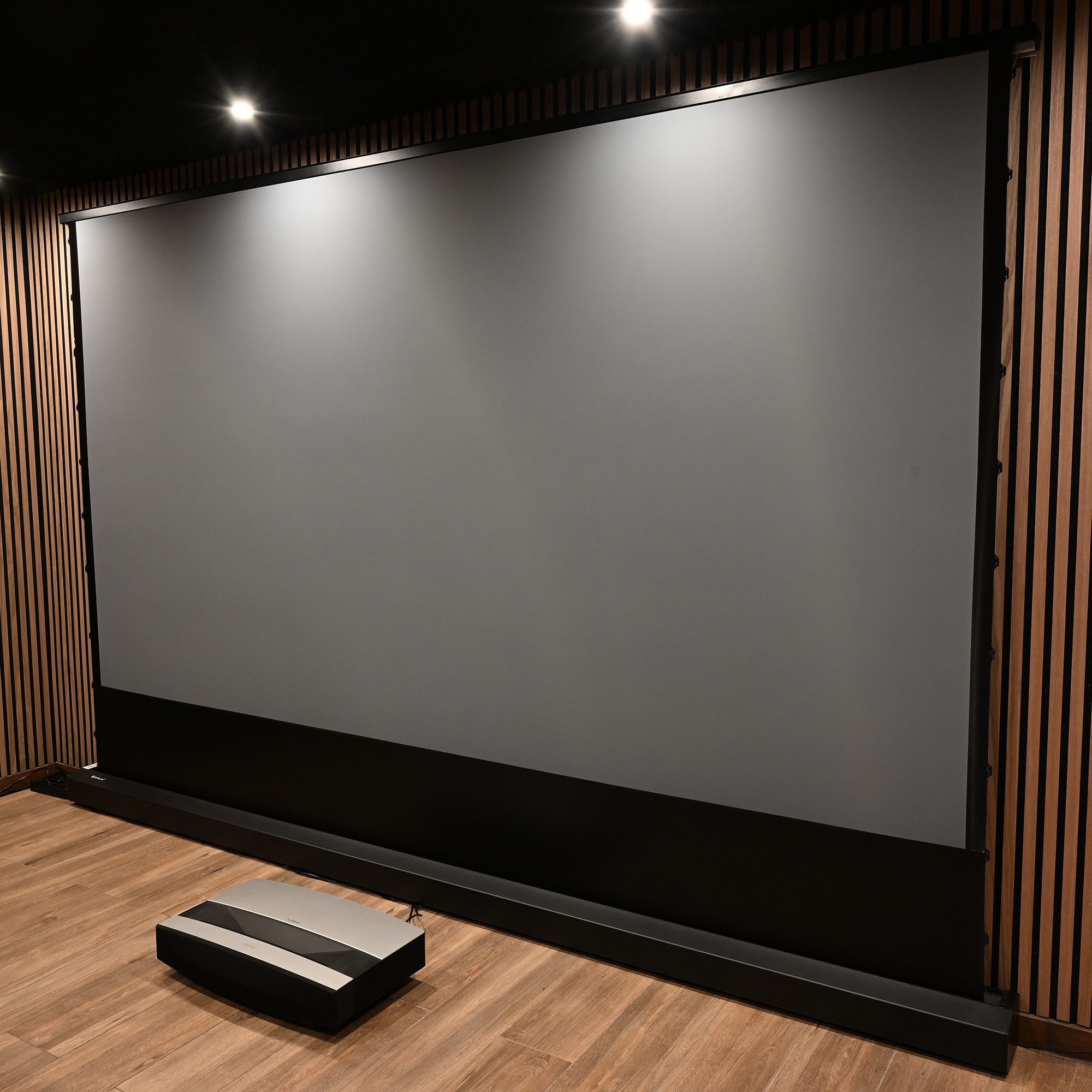 HiViLux 16:9 UST Boden Tension Motor Leinwand CLR HiViPrism Cinema HDR Motorleinwand (UST CLR Boden)