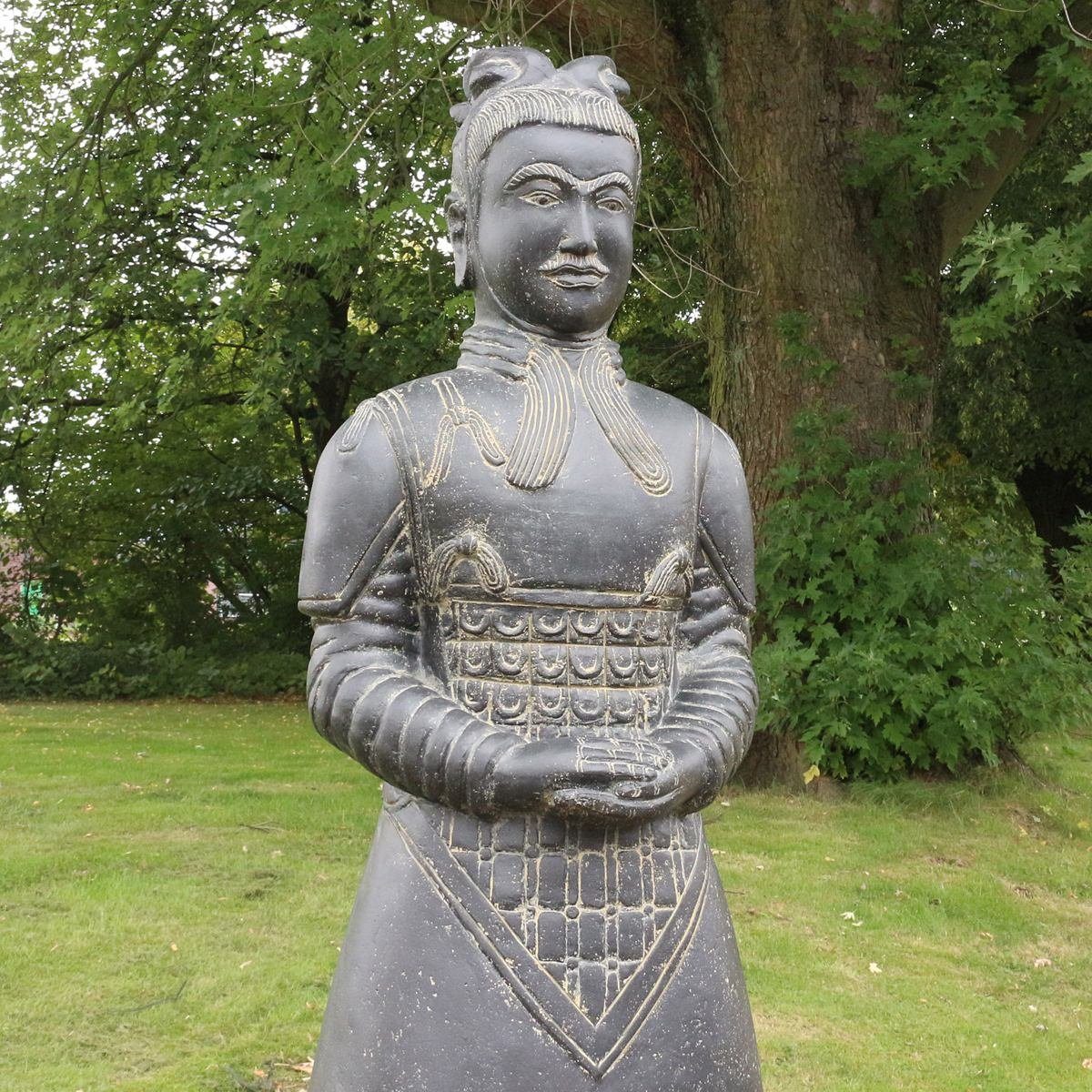 Oriental Galerie Dekofigur Samurai Krieger aus Stein Gartenfigur stehend 175 cm (1 St)