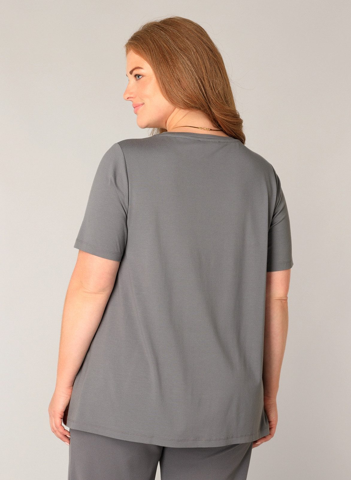 Base Level Curvy T-Shirt Alba mit V-Ausschnitt günstig online kaufen
