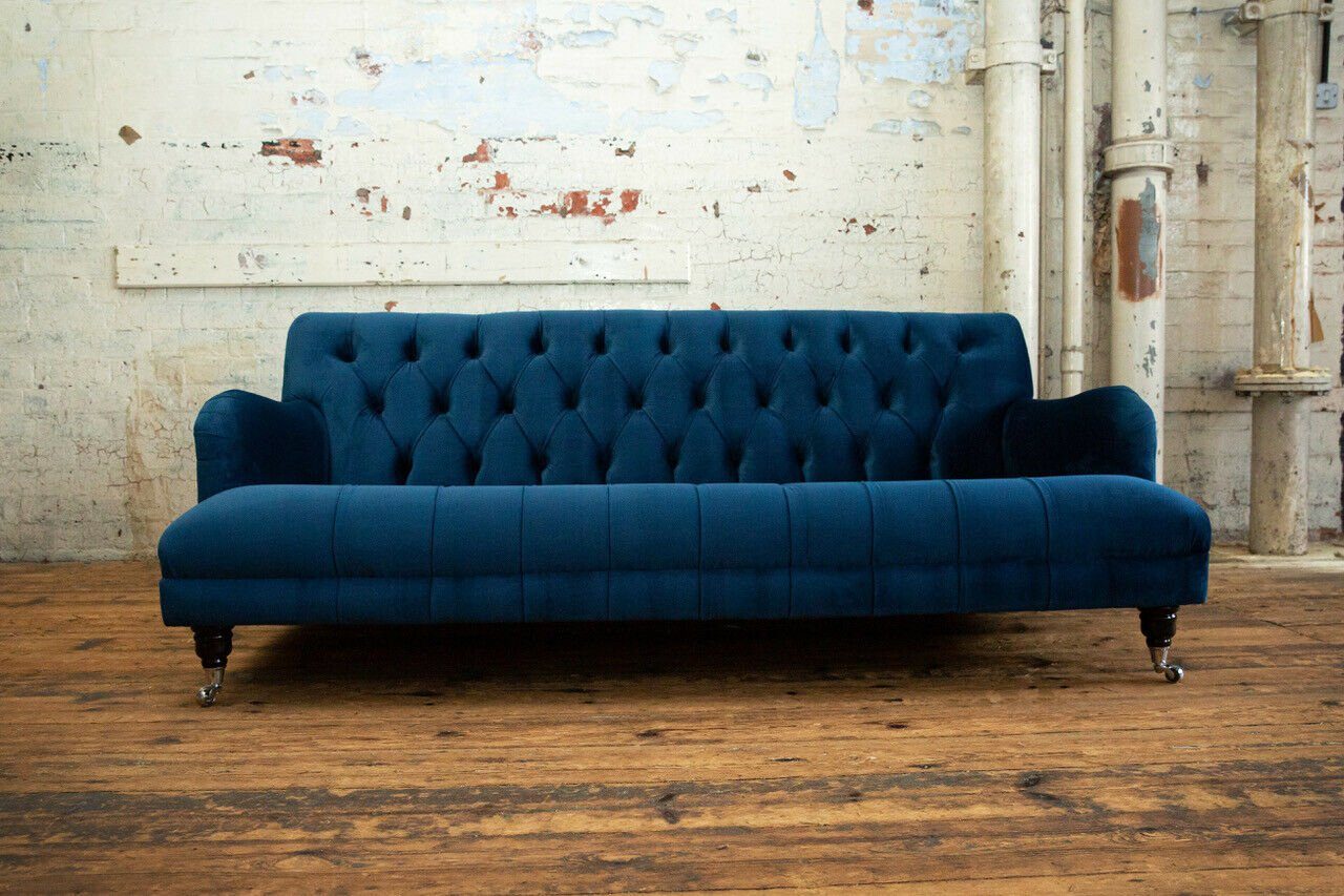 JVmoebel Chesterfield-Sofa Blaue Chesterfield Sofa Couch Polster Textil Stoff Leder Couchen Neu, Die Rückenlehne mit Knöpfen.