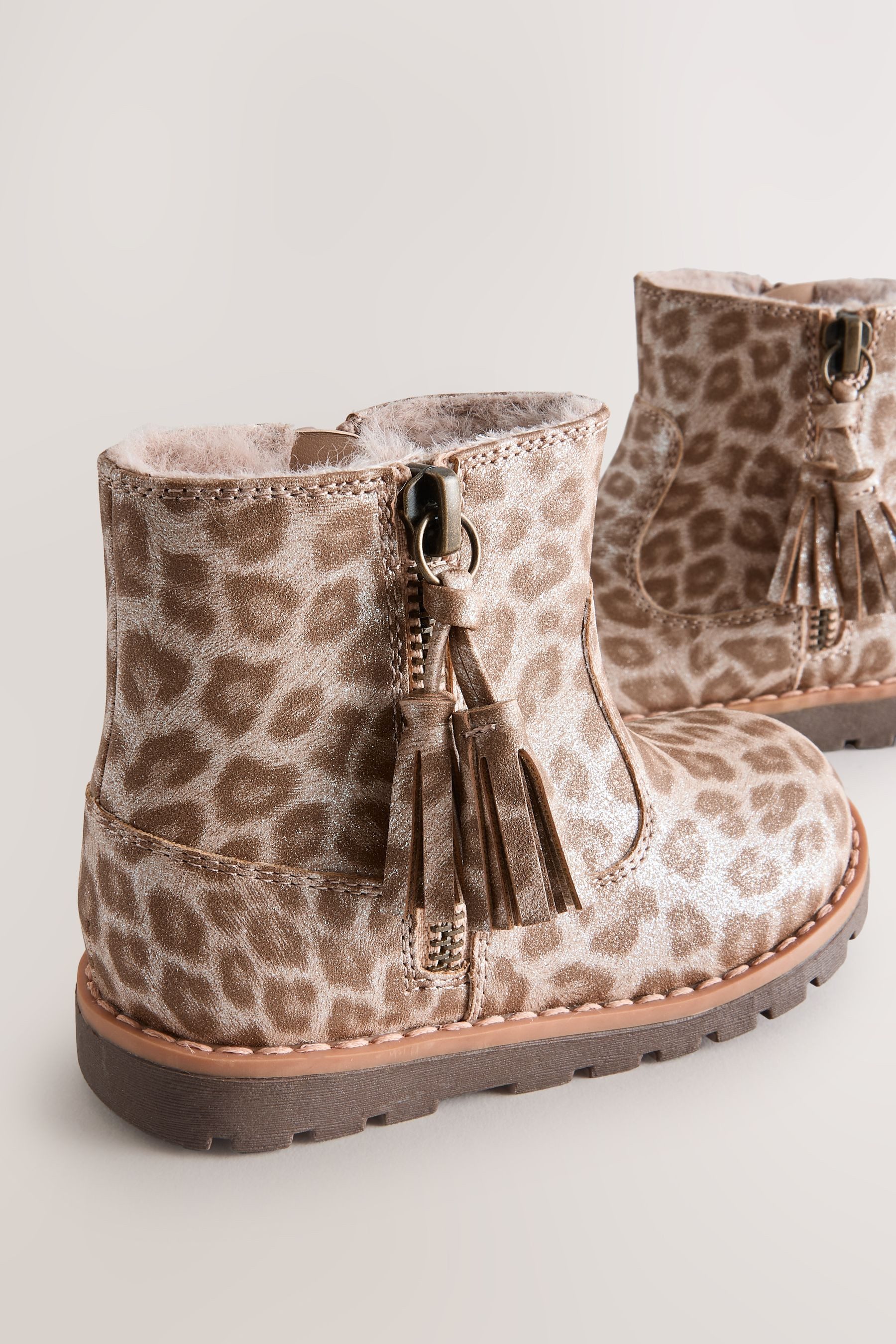 Next Chelseastiefel mit Quaste und Reißverschluss Stiefelette – Bild 2 von 5