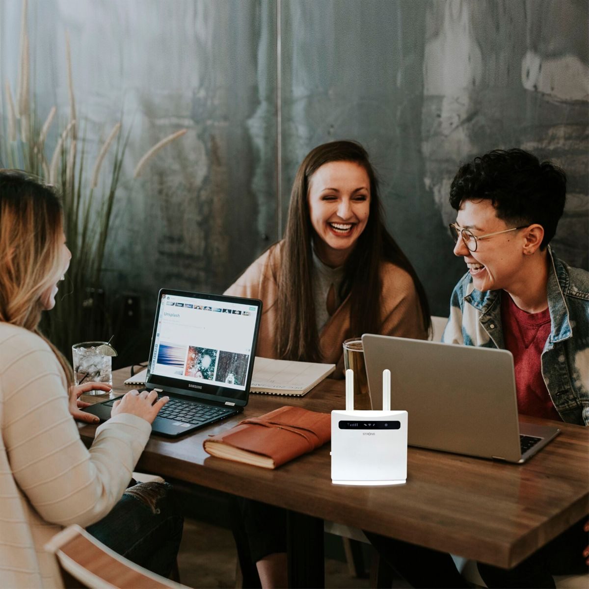 Strong 4G Router Wi-Fi 300 Access Point