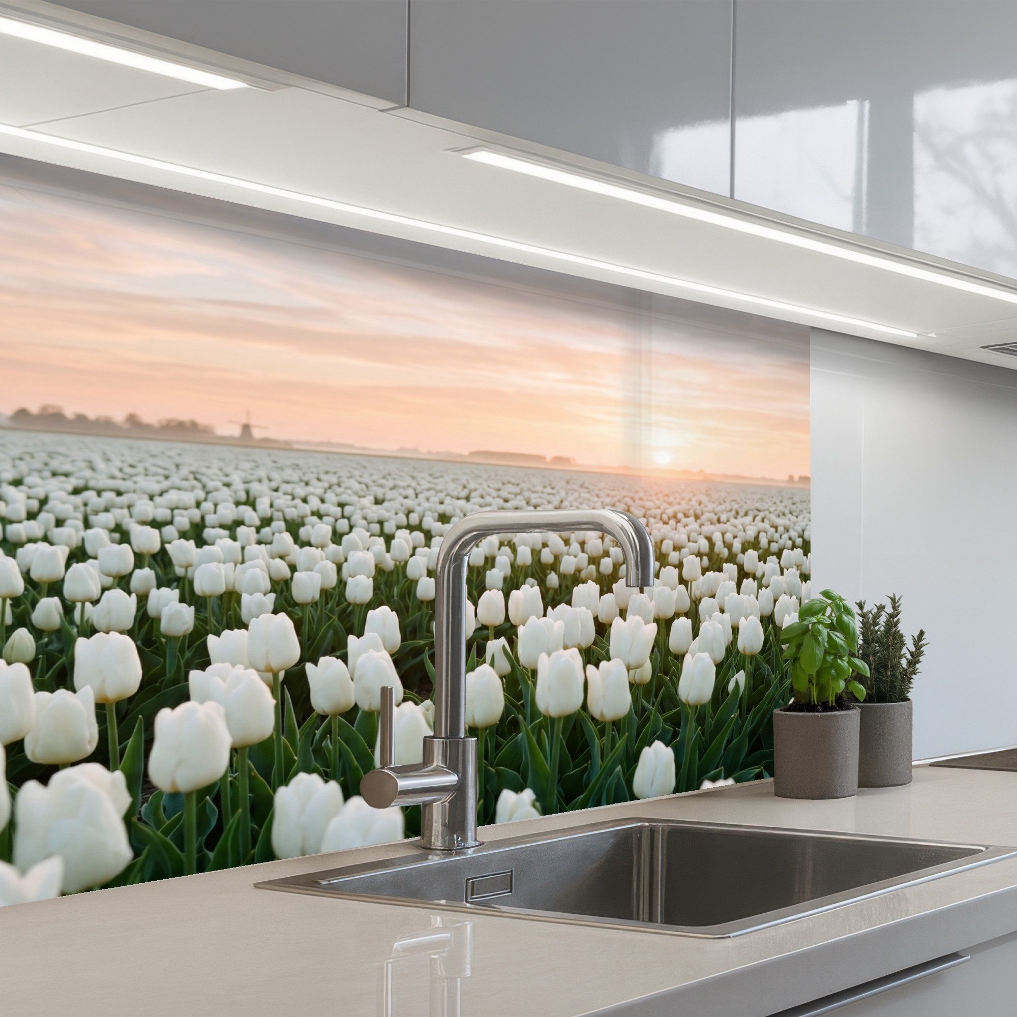 KitchenYeah Küchenrückwand selbstklebend (keine Folie) Tulpen - Landschaft - Weiß, (1-tlg), Spritzschutz, Küche, Rückwand, Küchenwand, Küchenfront, 80x60 cm