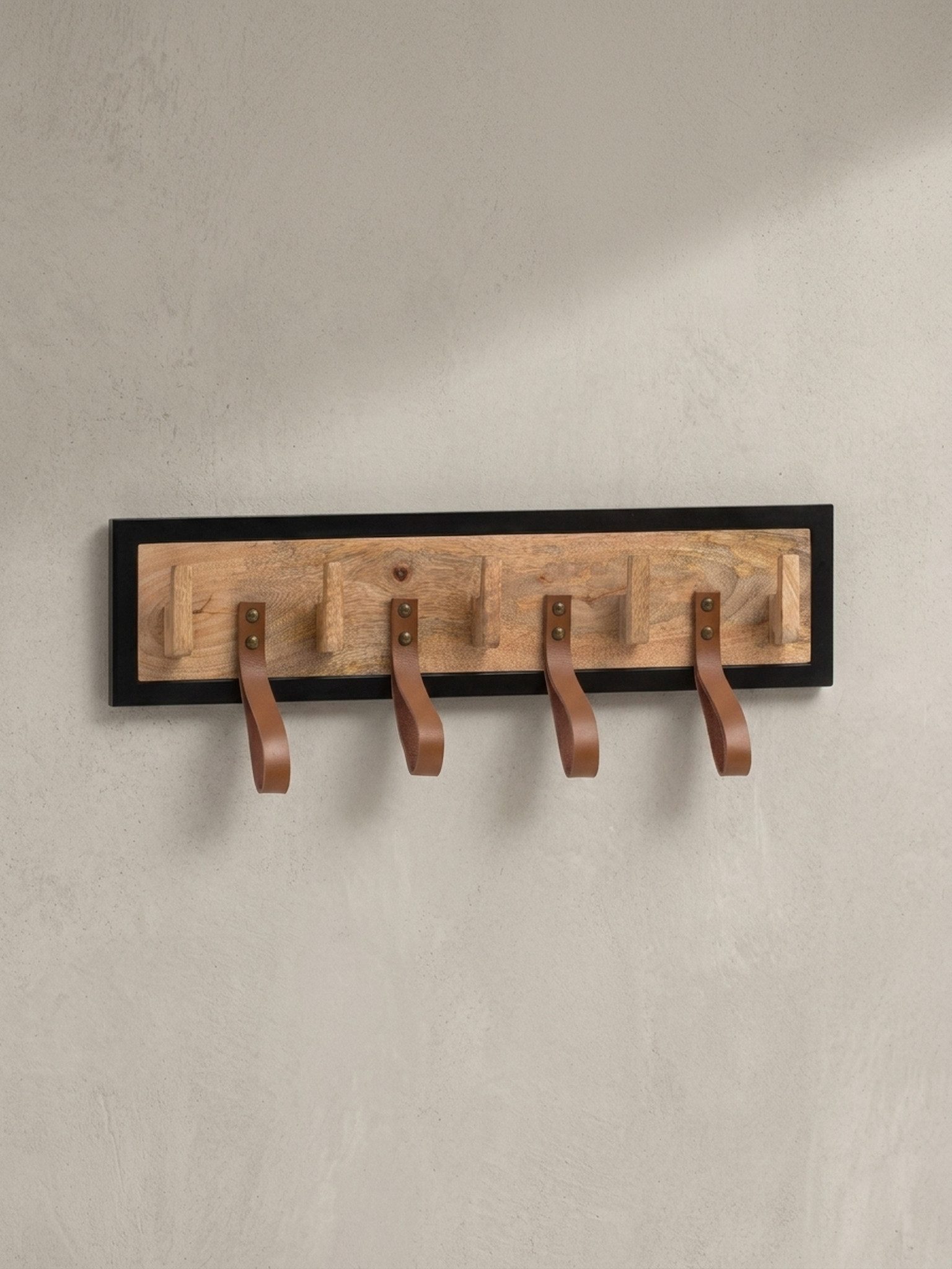 KADIMA DESIGN Wandgarderobe Wandgarderobe Mango Massivholz / Echtleder 60x15x6 cm, Hakenleiste (Garderobe Wand Holz mit Schlaufen), für Jacken, Schals und Mützen, Flurgarderobe mit Metallrahmen